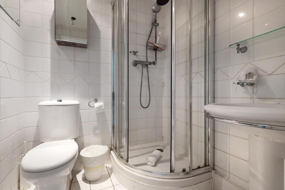 Bright 2-bed Garden Flat In West Kensington * London