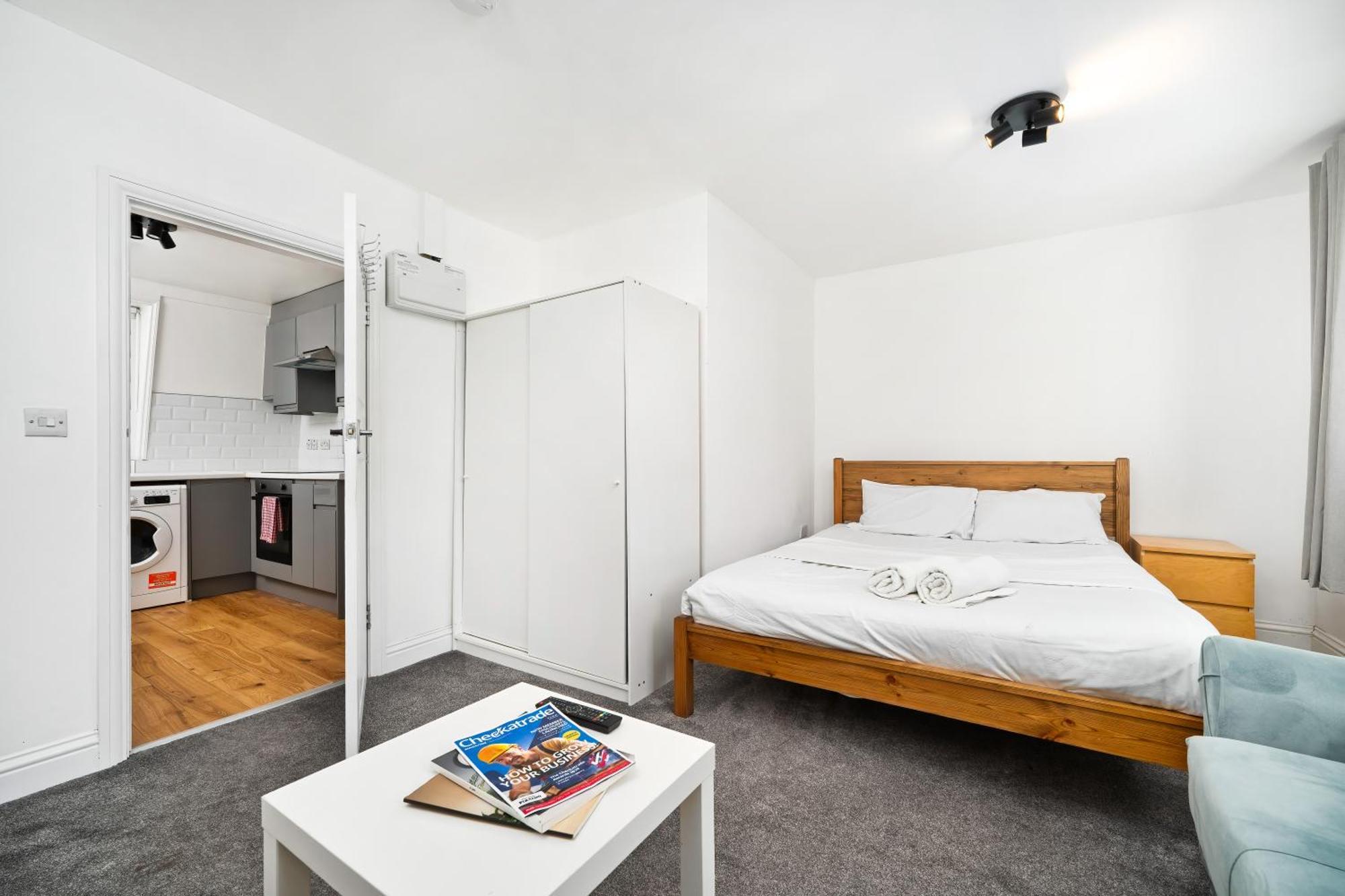 Modern Apartment, Paddington London