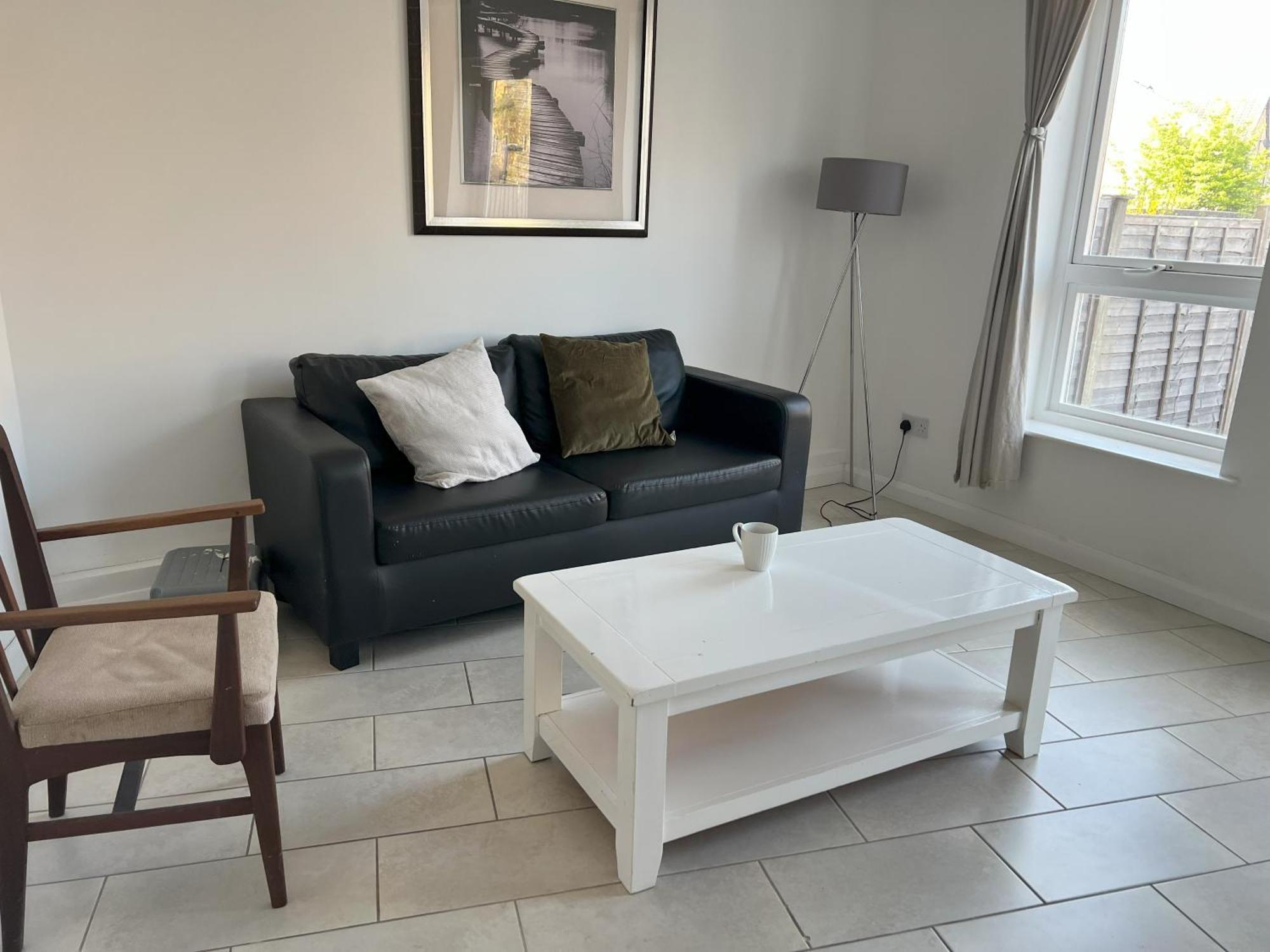 Large Triple In Canada Water Guest house London