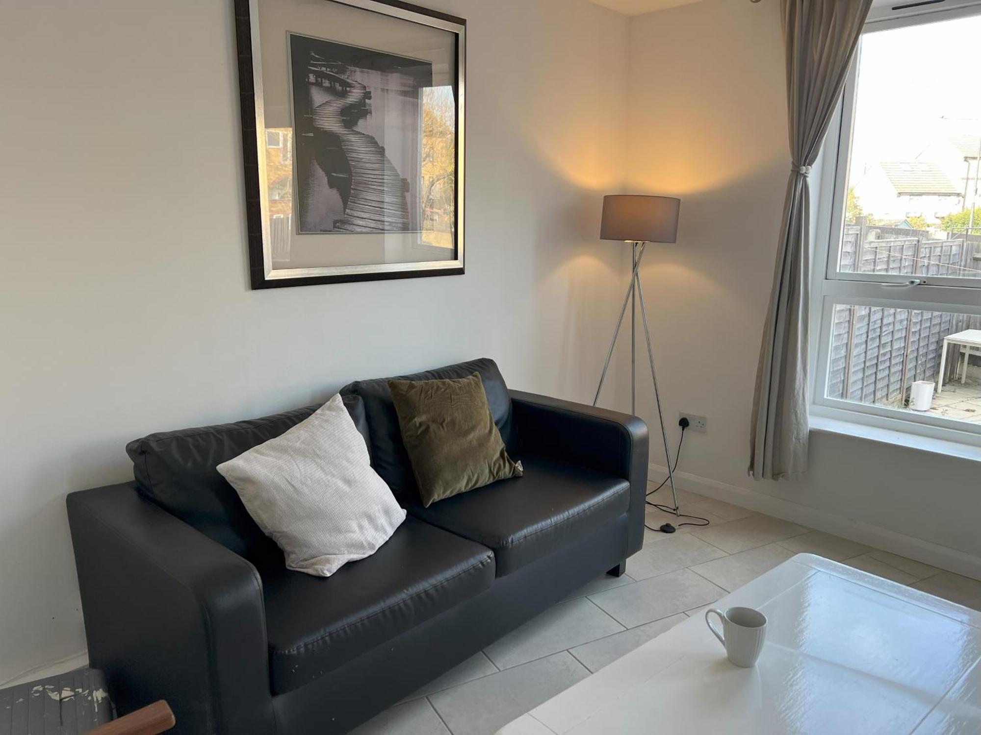 Large Triple In Canada Water Guest house