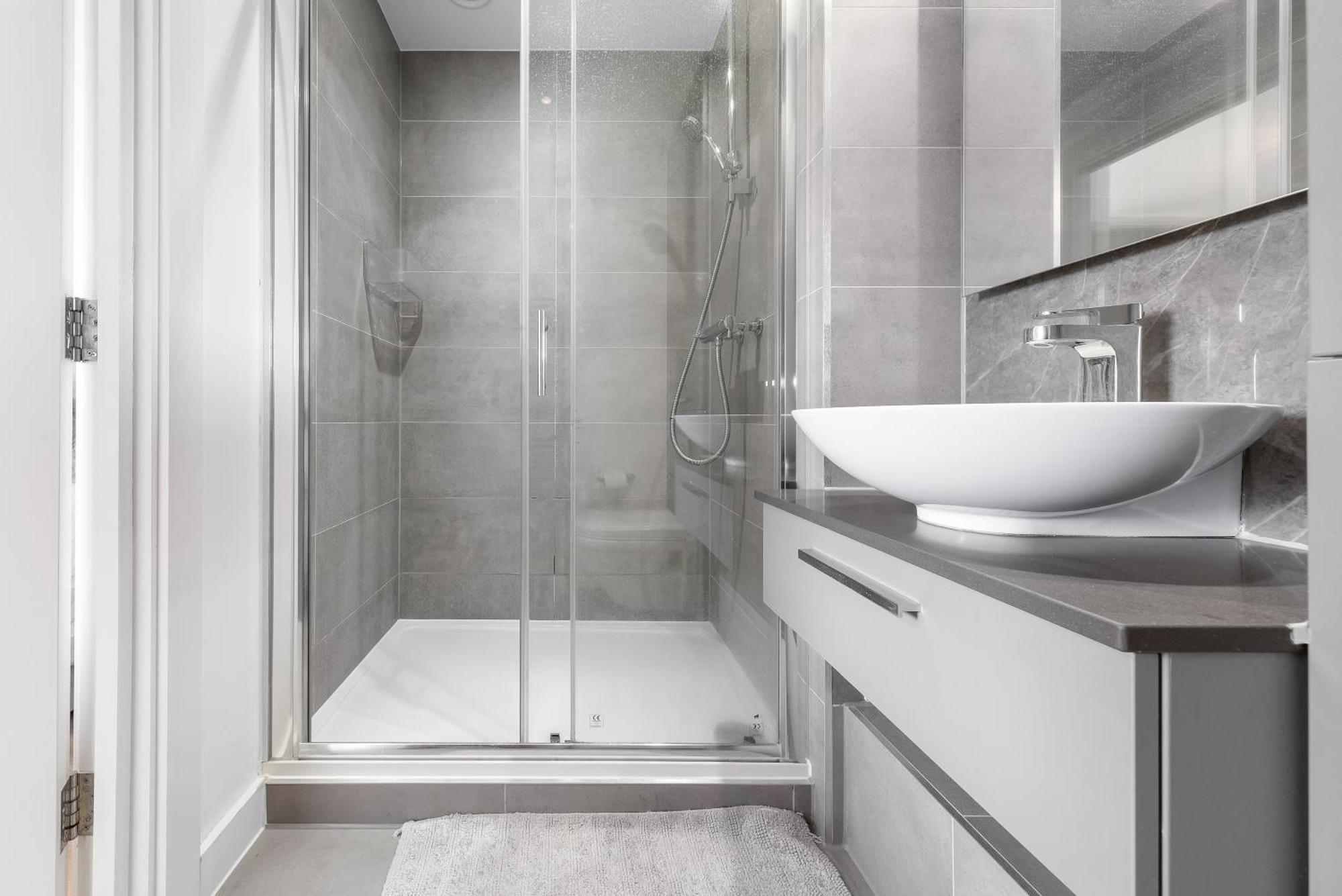 Spacious Modern 2br In The Heart Of Appartement Londen