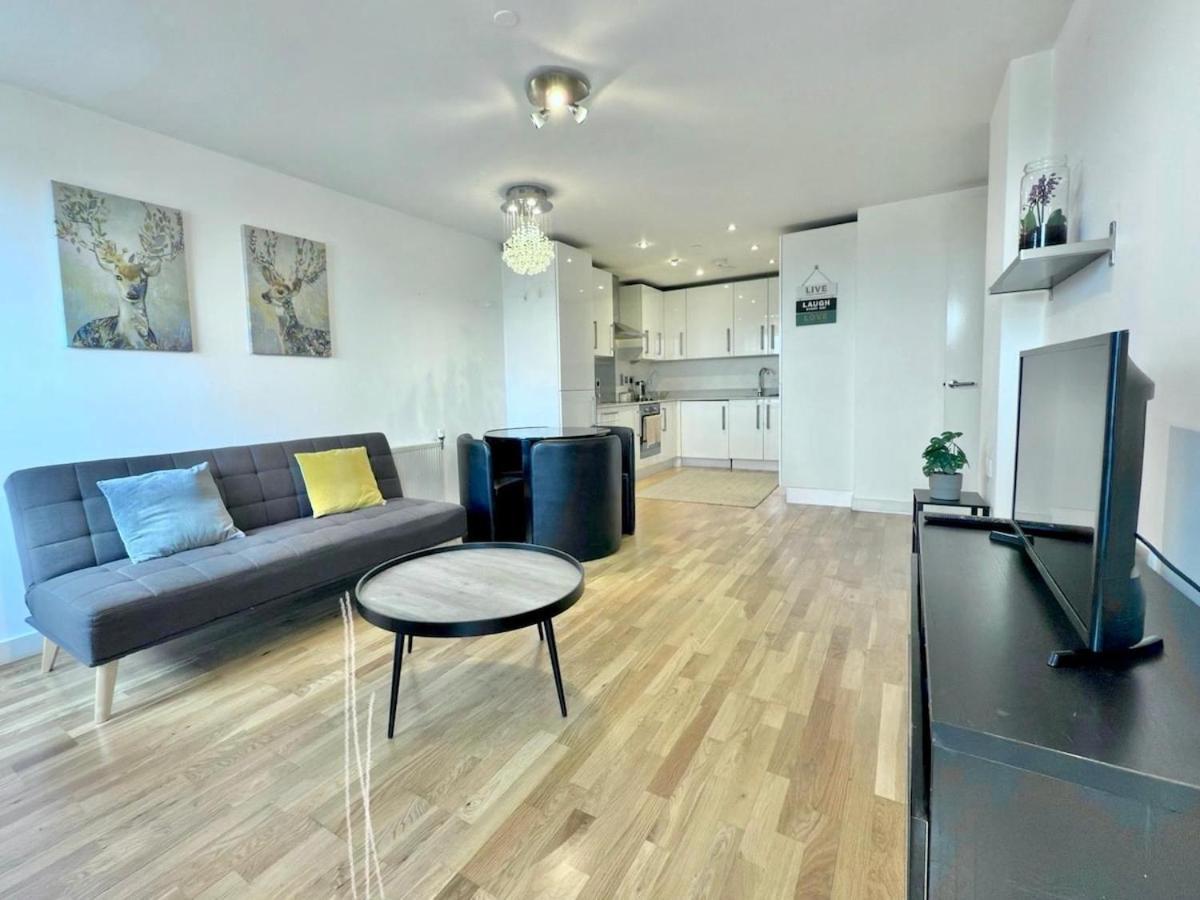 Stylish 2-bed Flat With Parking Apartment *