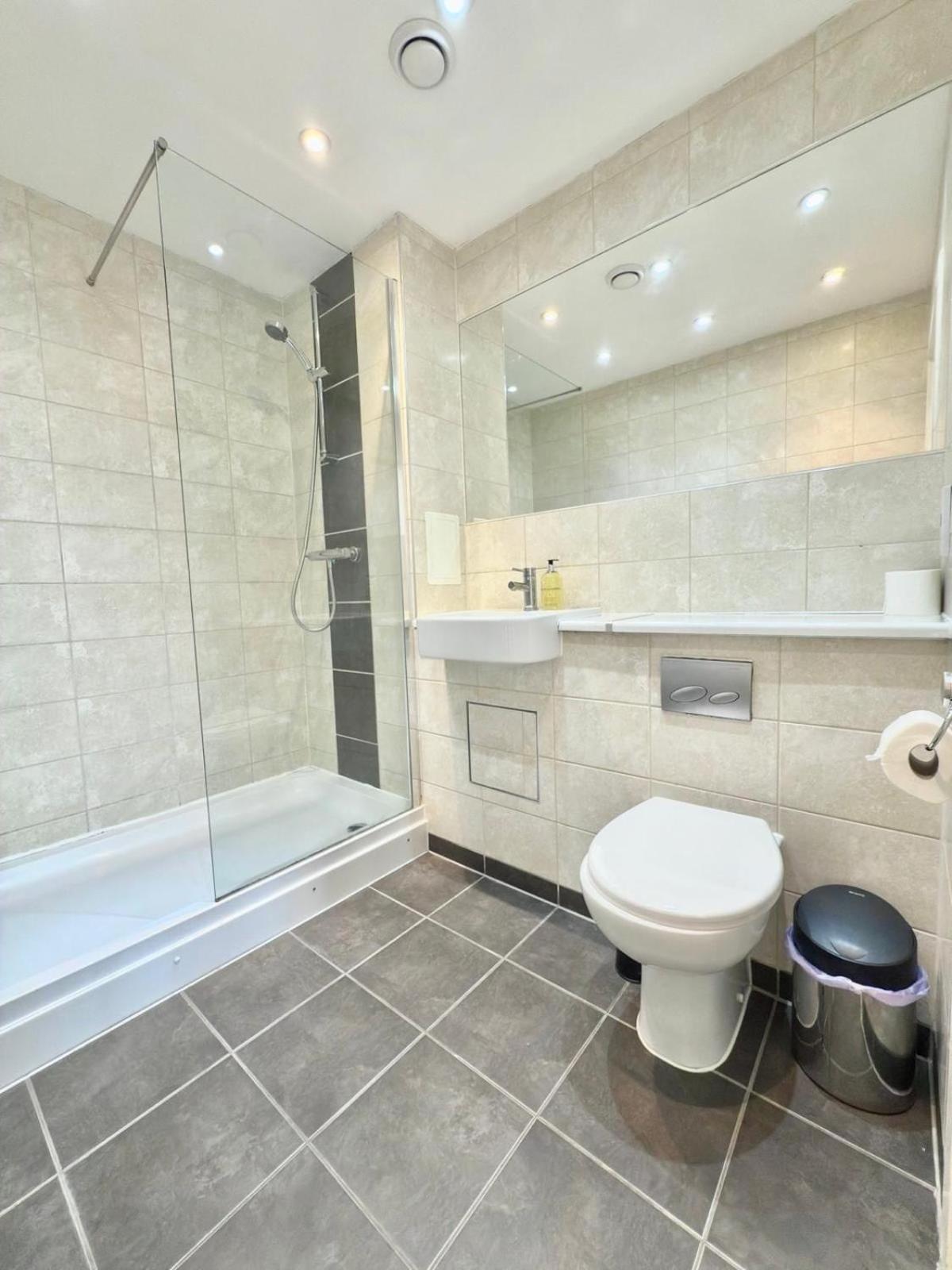 Stylish 2-bed Flat With Parking Apartment *