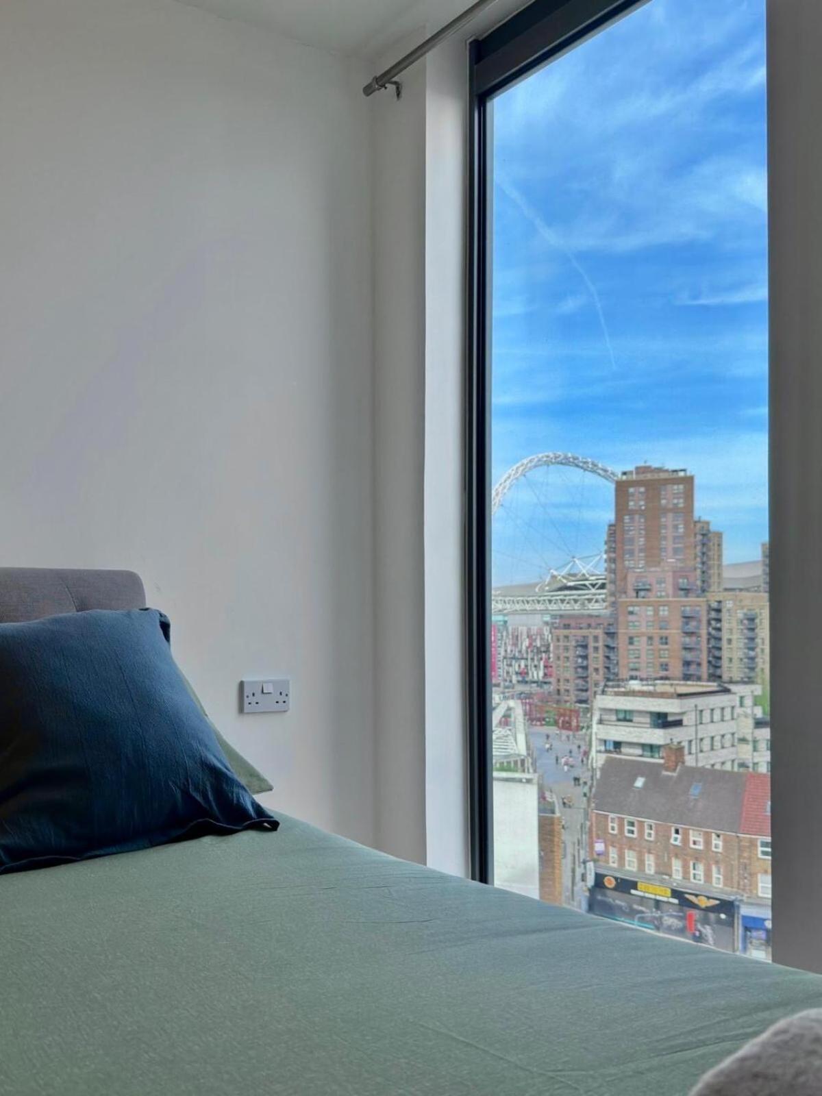 Apartment Stylish 2-bed Flat With Parking *