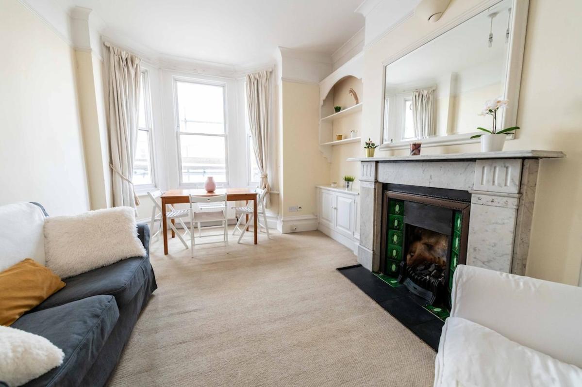 Dancer Road - Cosy 2 Bed Flat Apartment London