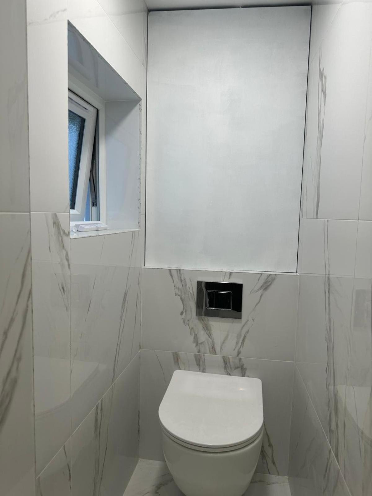 Modern Banker's Flat In Fulham Apartment *