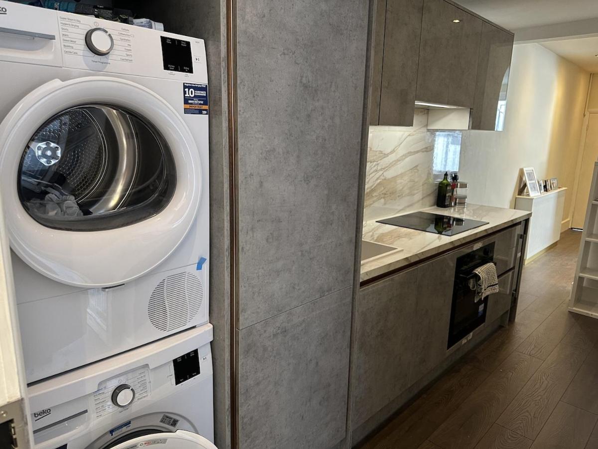 Apartment Modern Banker's Flat In Fulham London