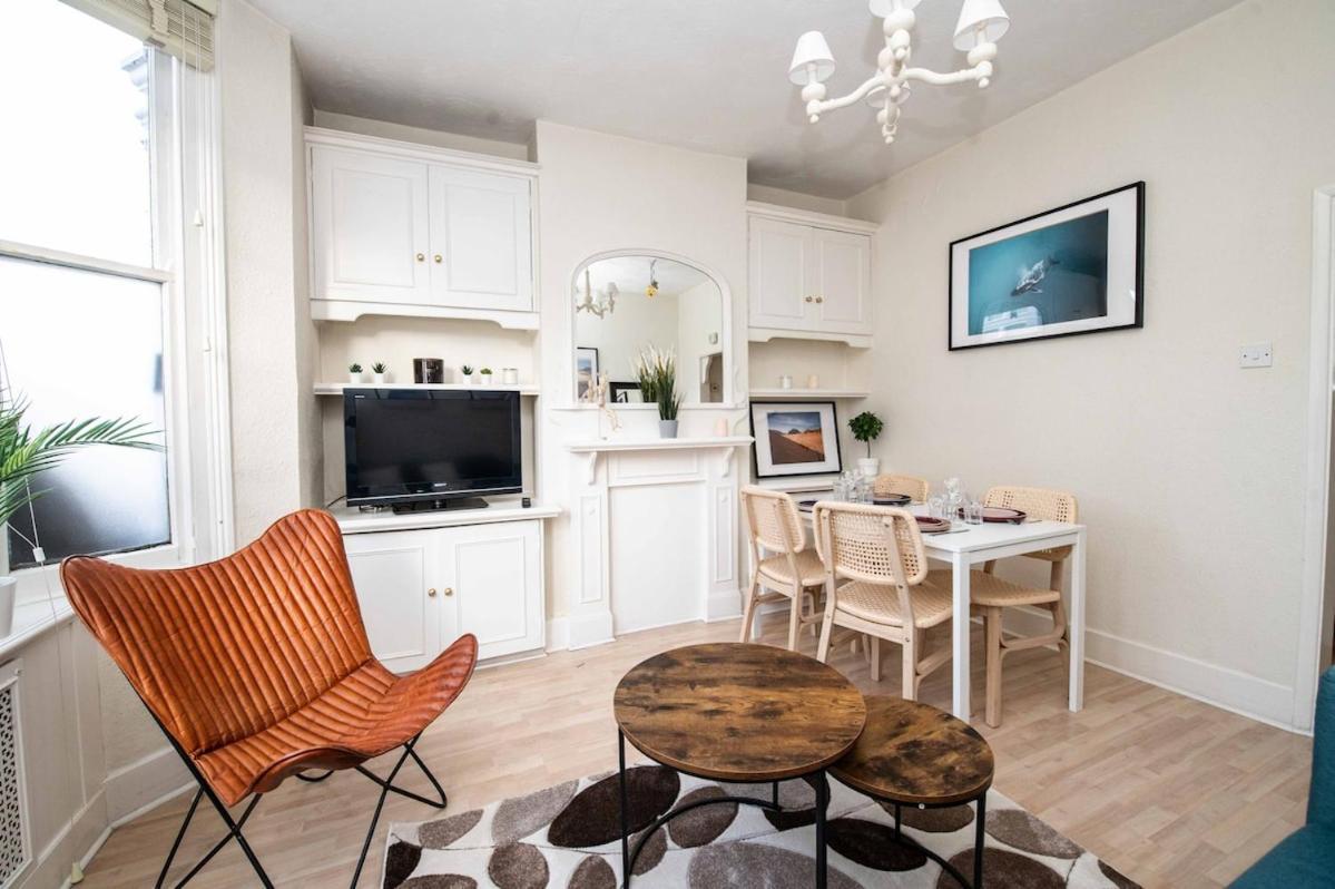 Bishop's Road - Welcoming Flat With Outside Space *