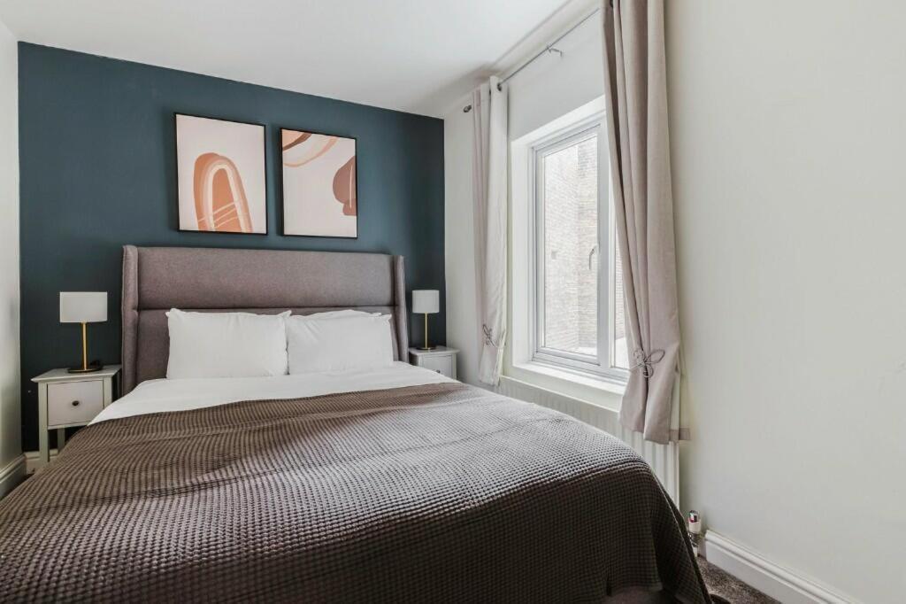Westfield Shopping, 2 Min Apartment