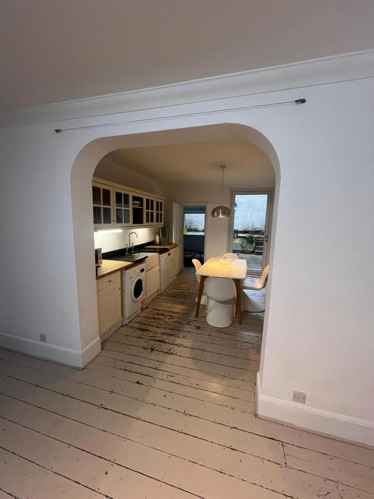 Chelsea 1-bed Flat With Patio Apartment *