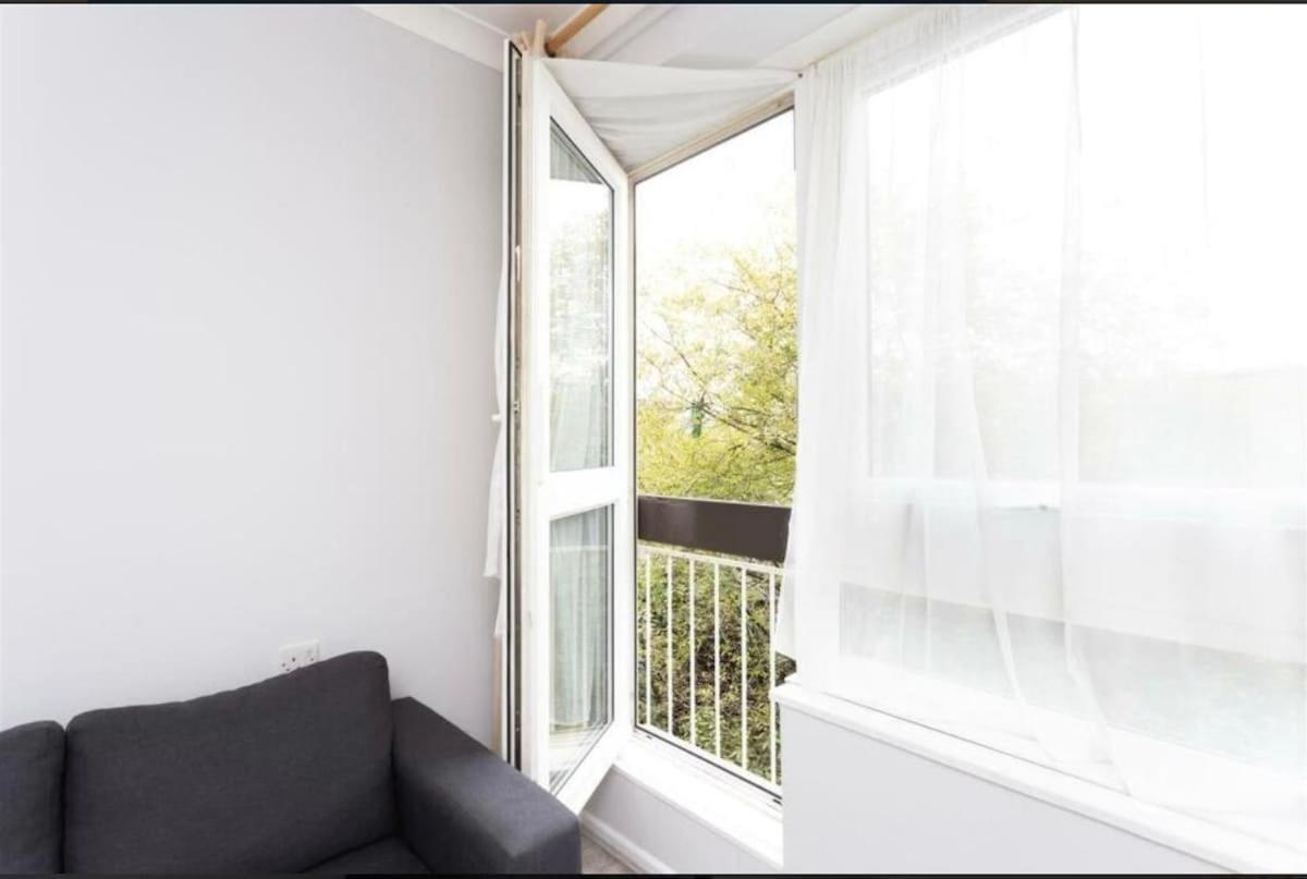 Modern Spacious 1 Bed Flat Westfield Shepherds Bush Free Wifi Apartment London