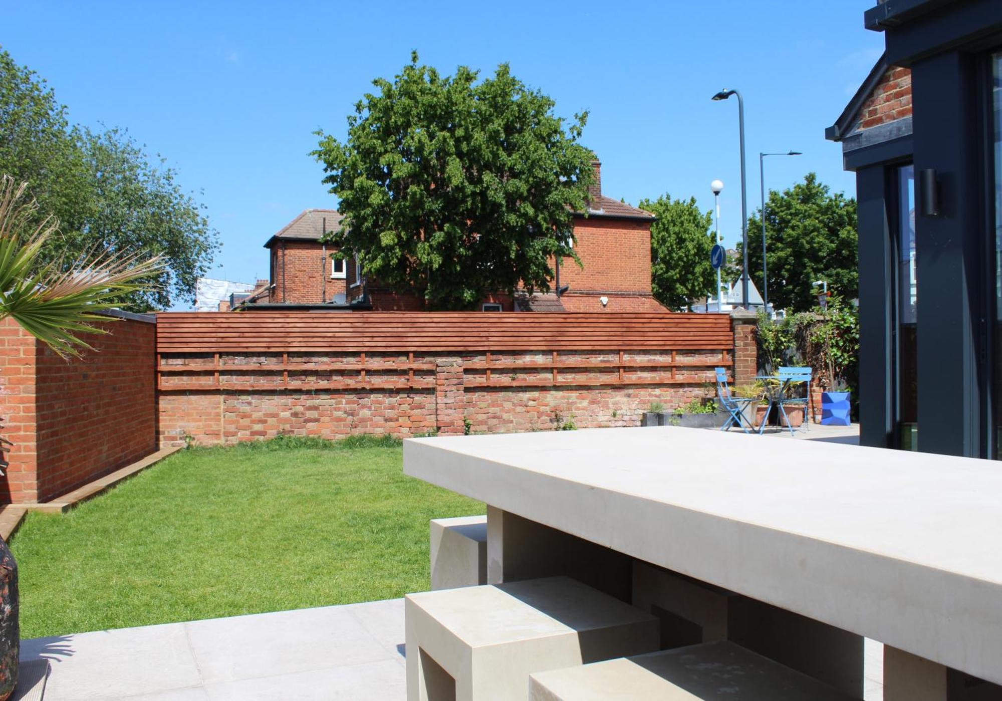 Modern Family With Garden And Parking In Kensal
