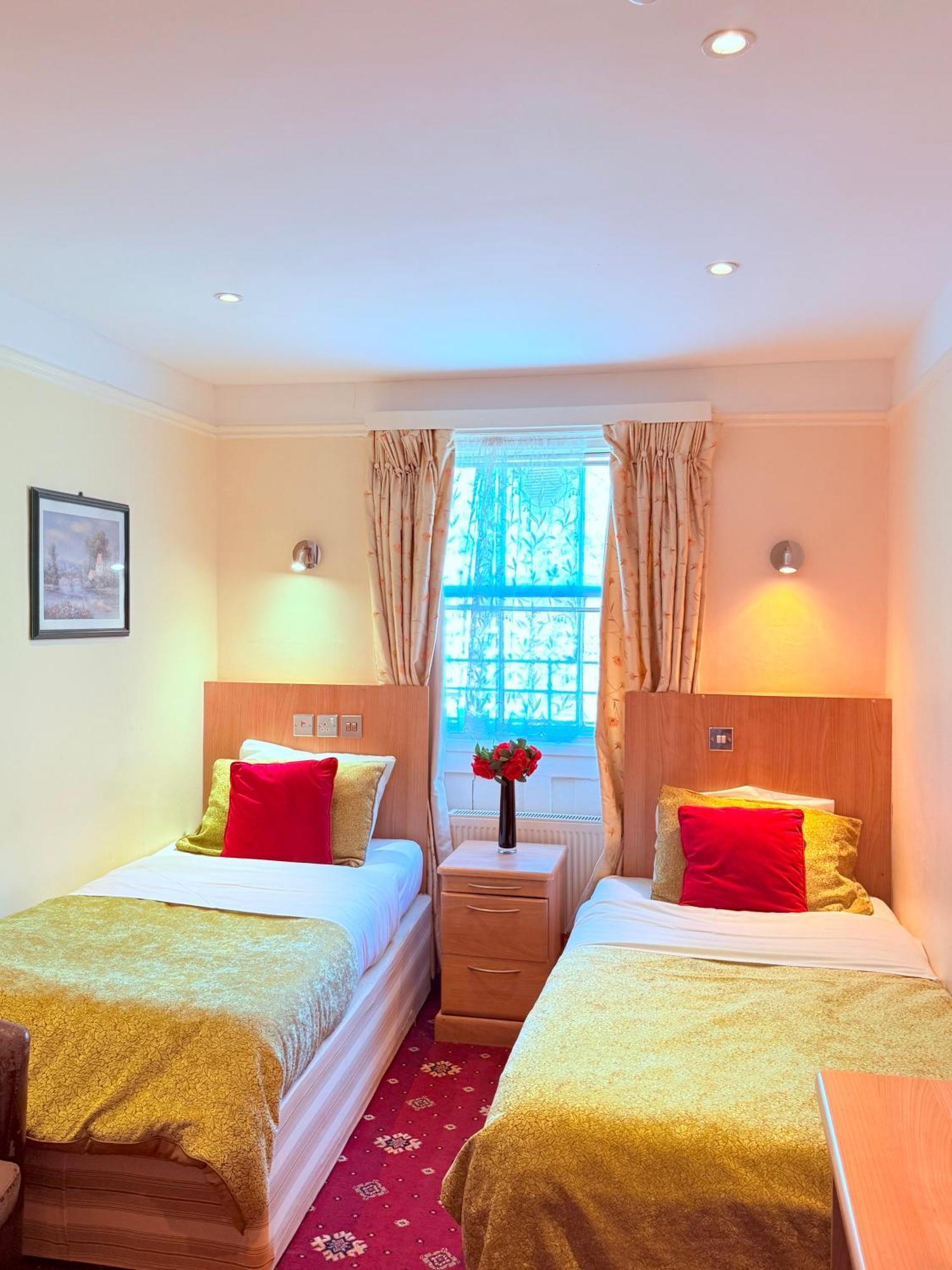 Albro House Hotell 2*