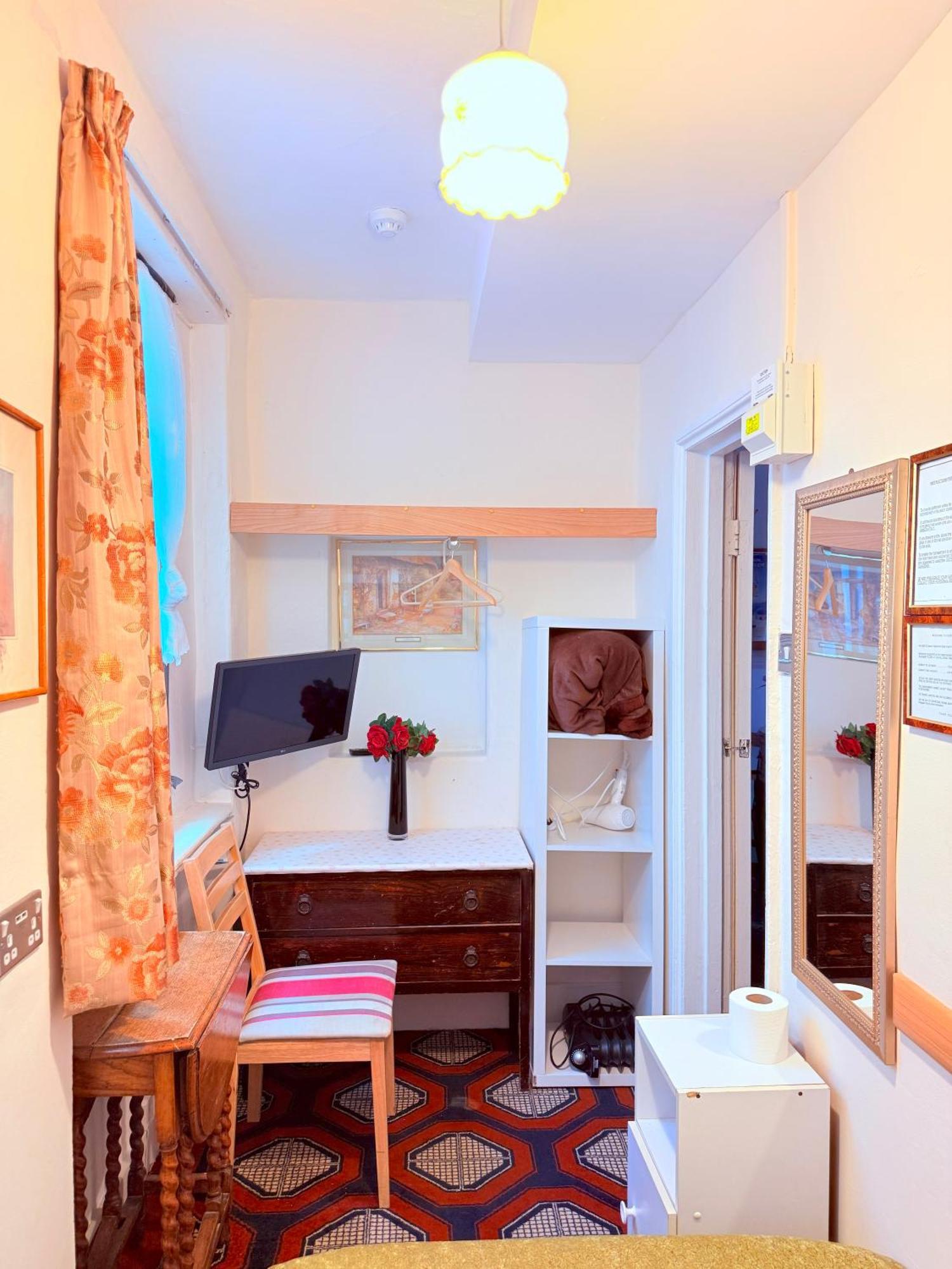 Albro House Hotell 2*