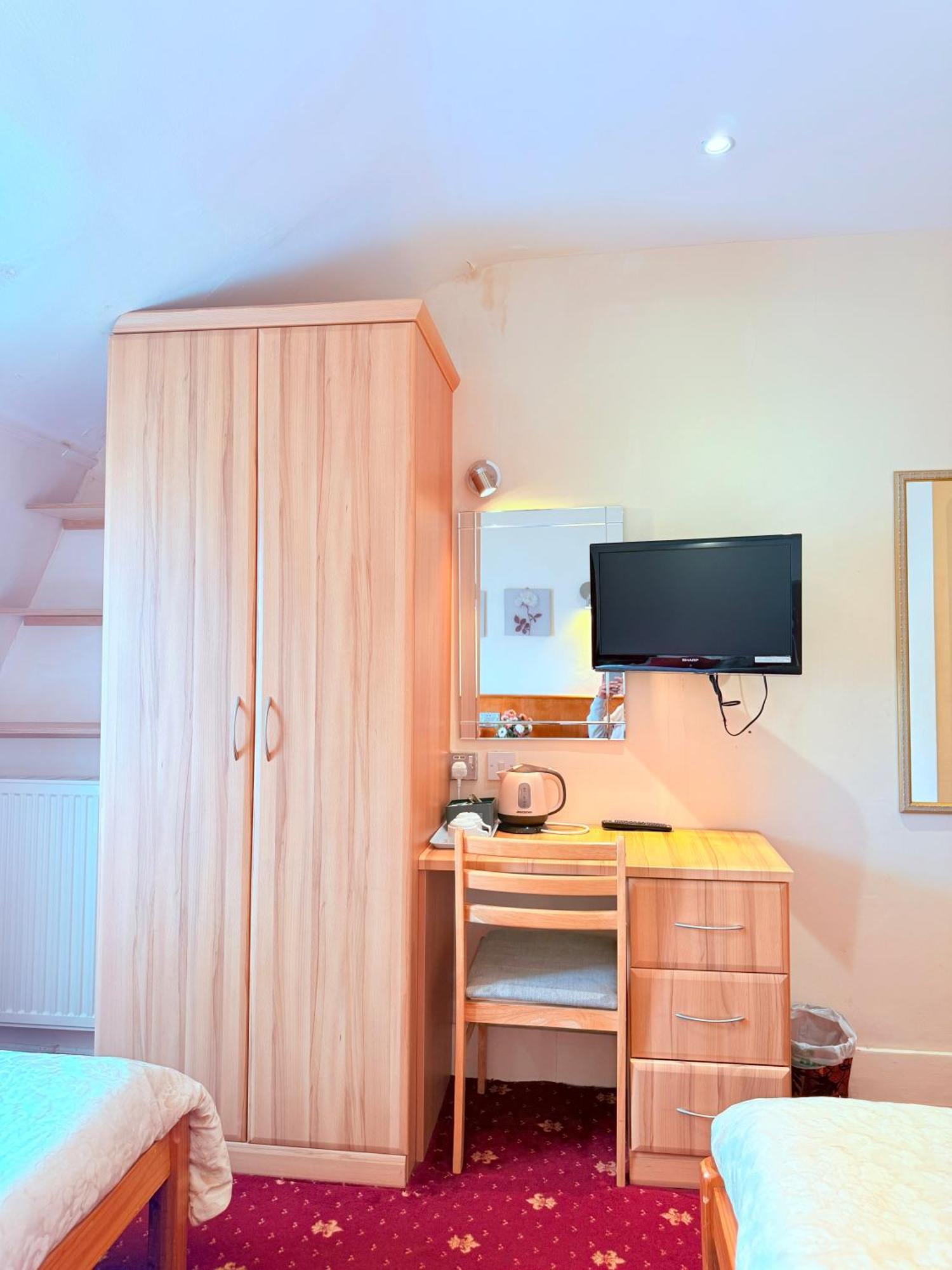 Albro House Hotell 2*