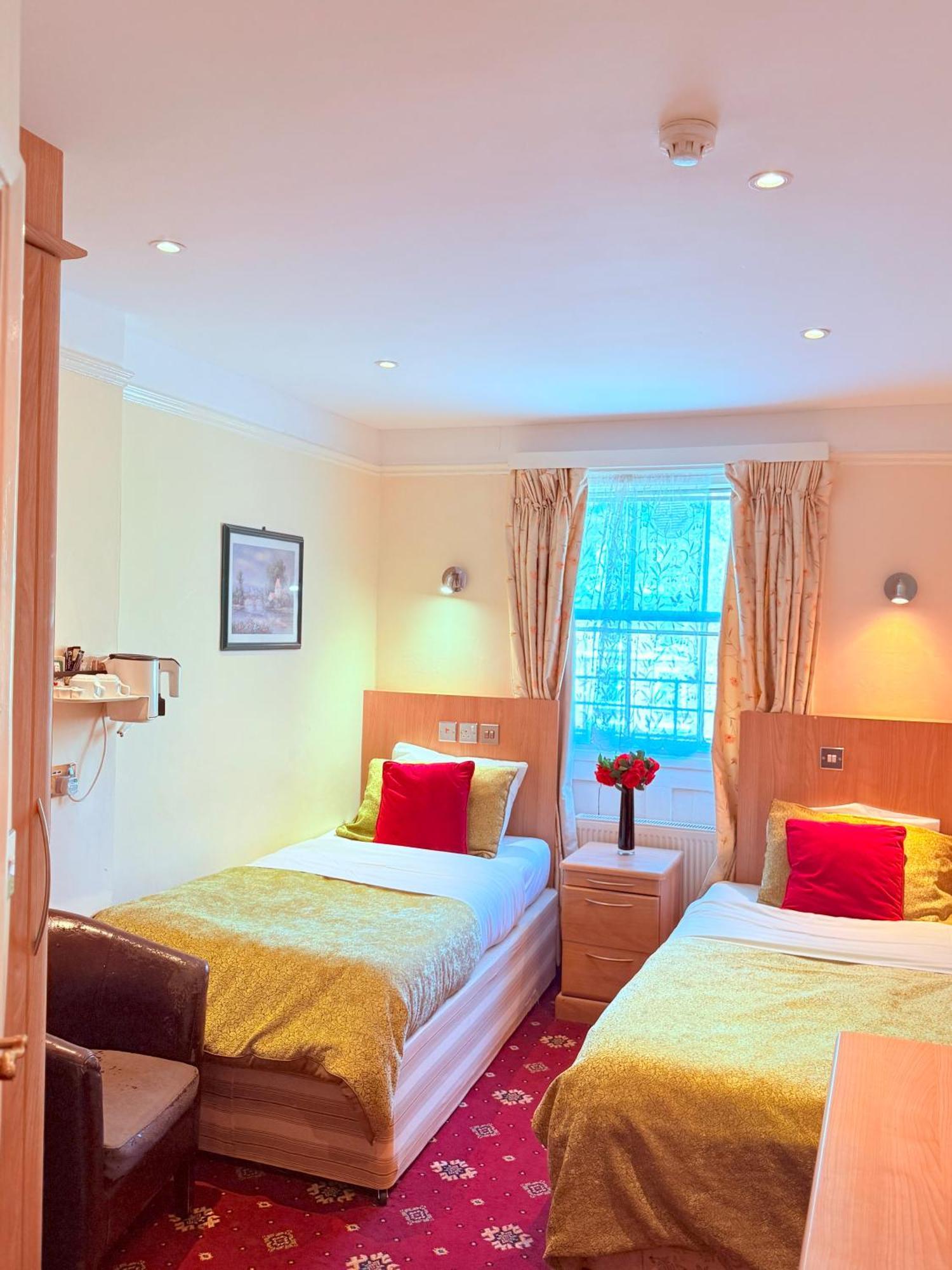 Albro House Hotell 2*