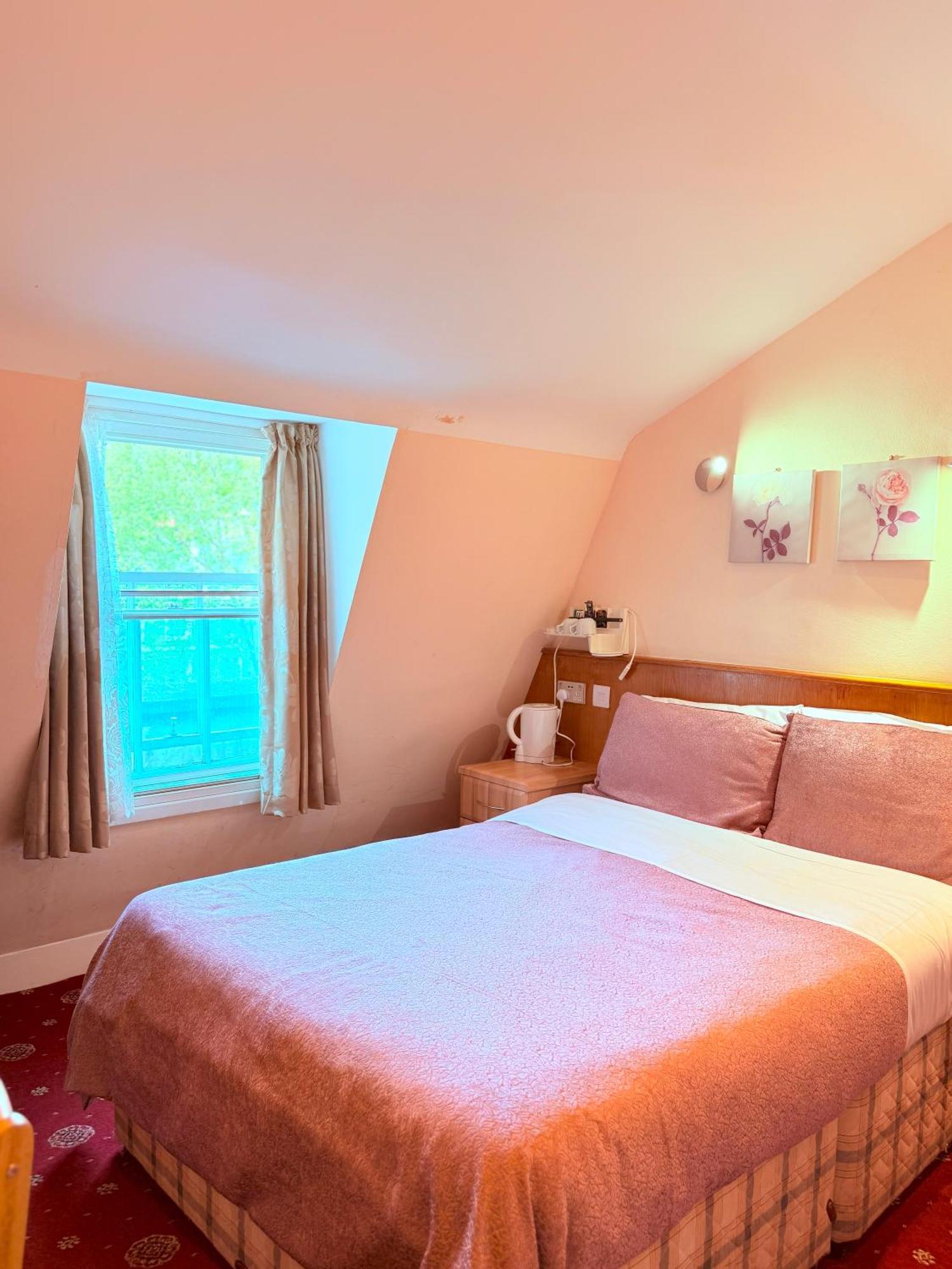 Albro House Hotell 2*