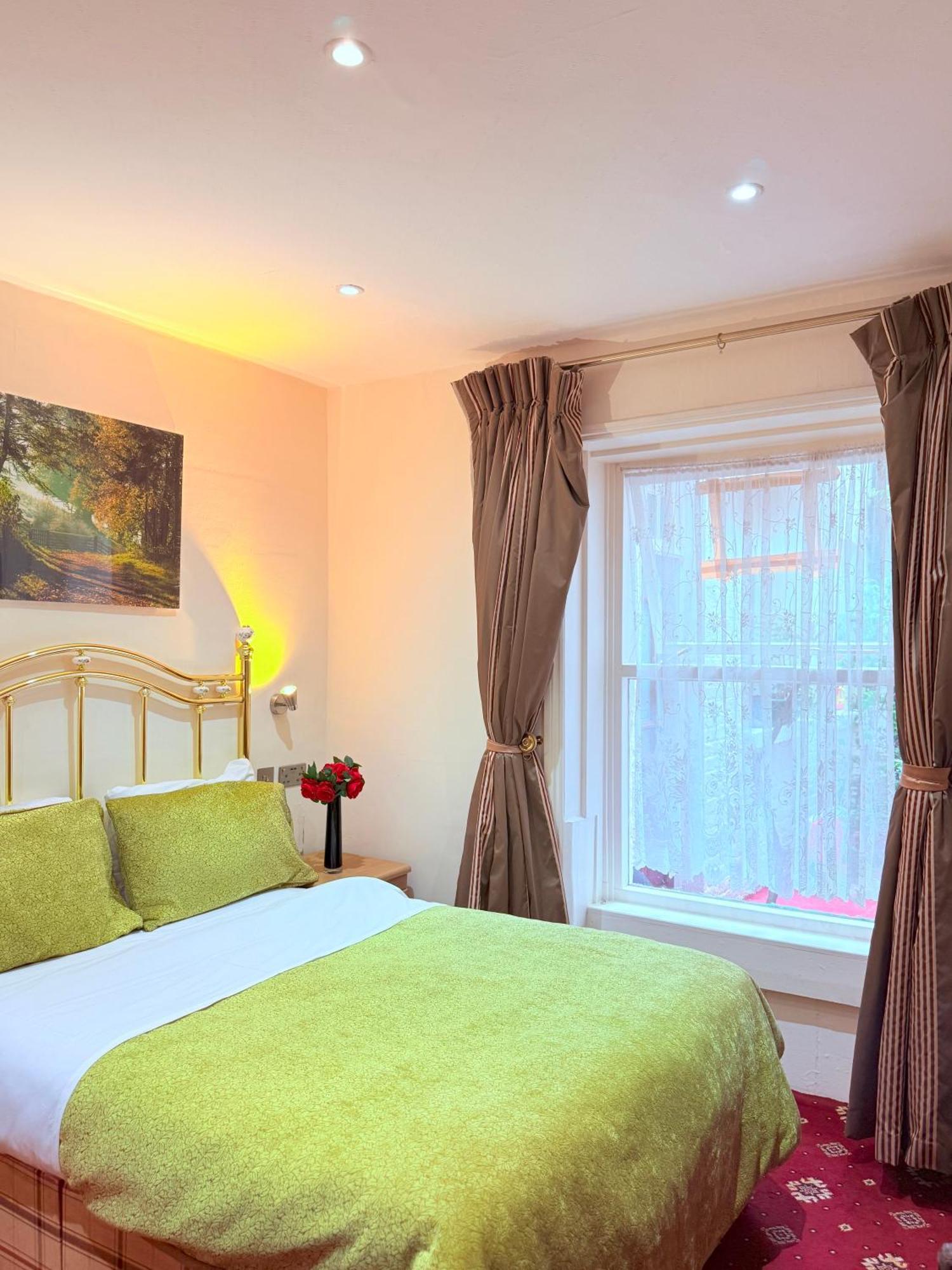 Albro House Hotell 2*