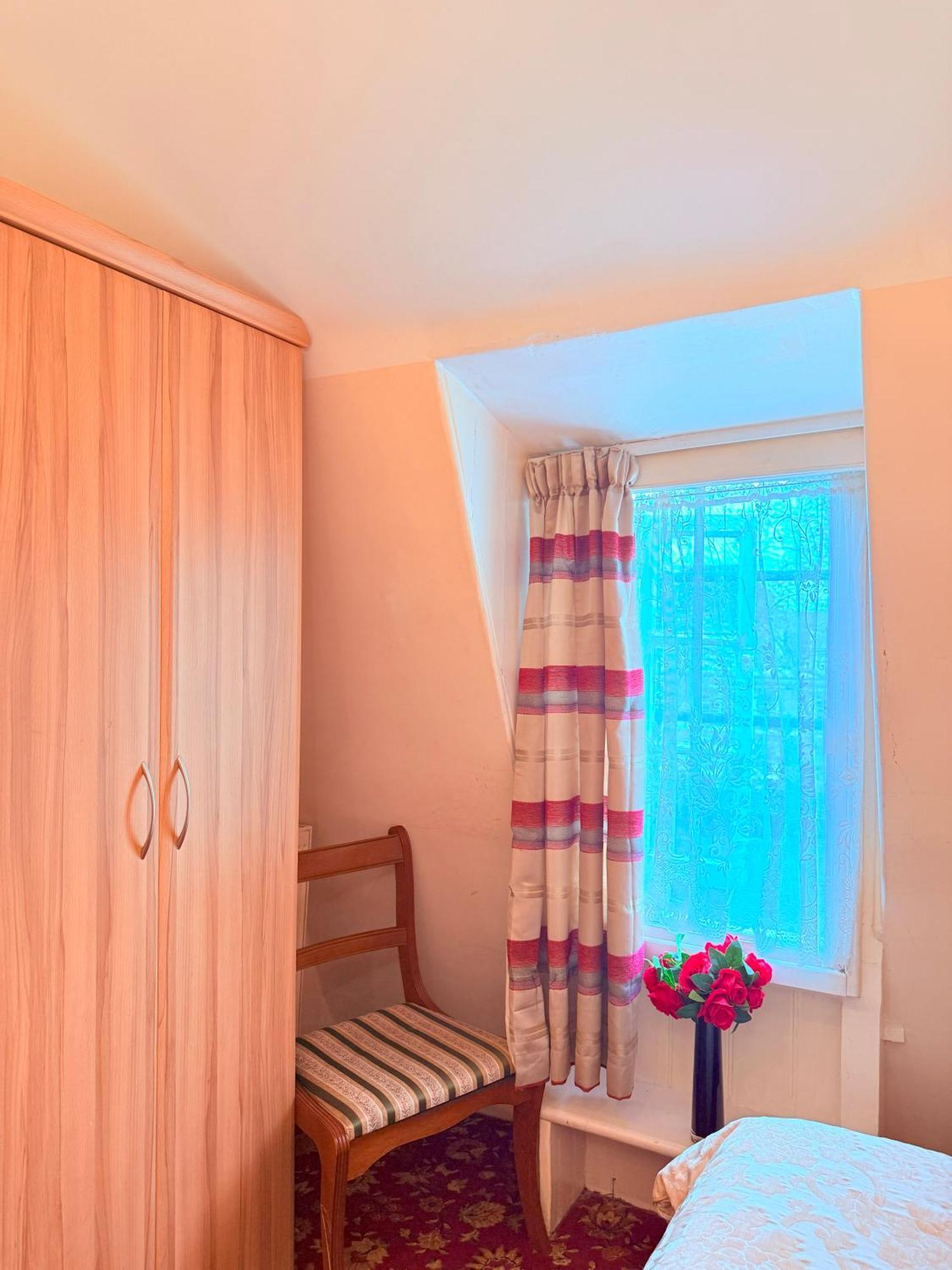 Albro House Hotell 2*