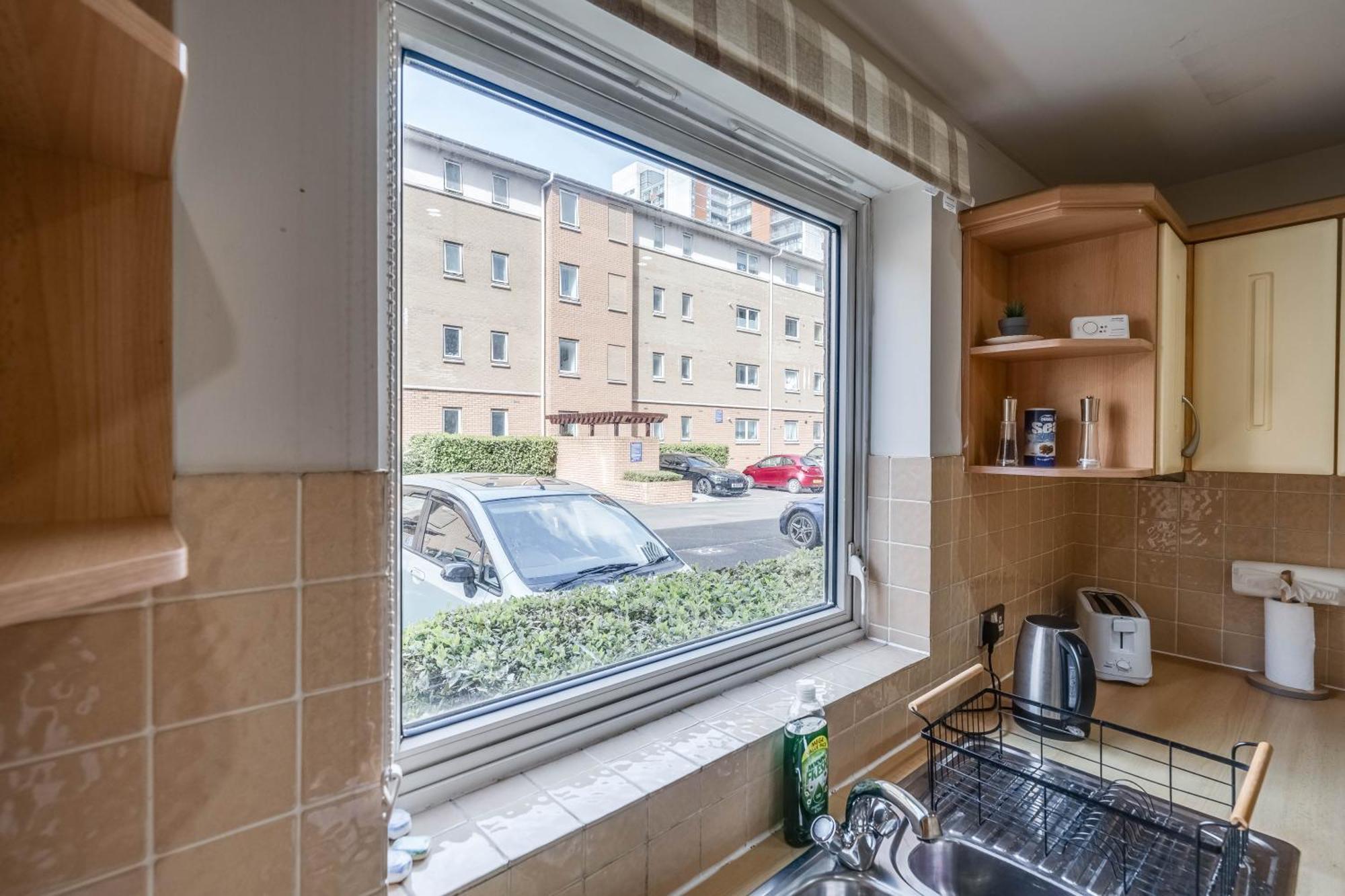 Canary Wharf O2 Excel Flat With Parking & Balcony Apartment London