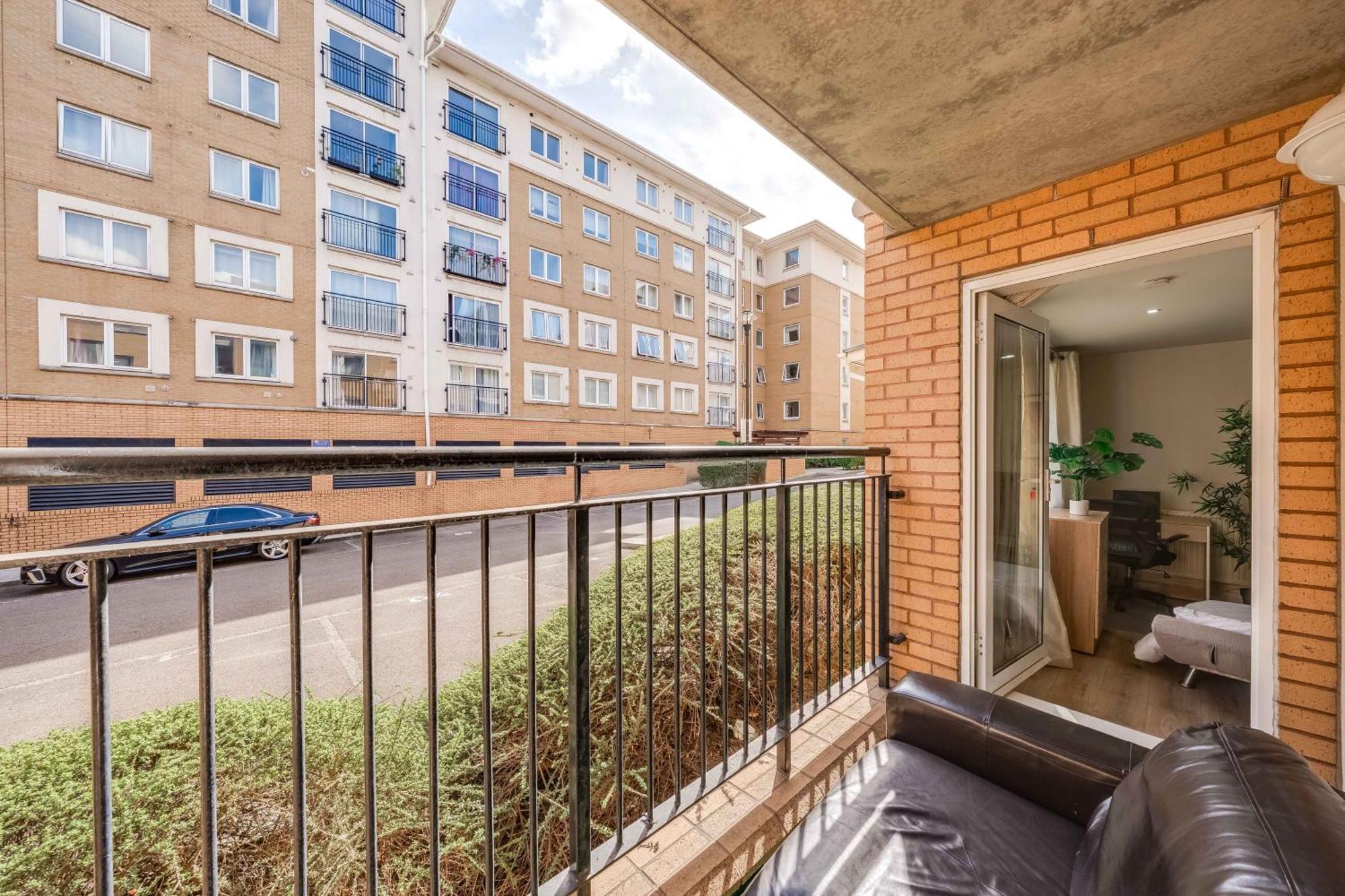 Apartment Canary Wharf O2 Excel Flat With Parking & Balcony *