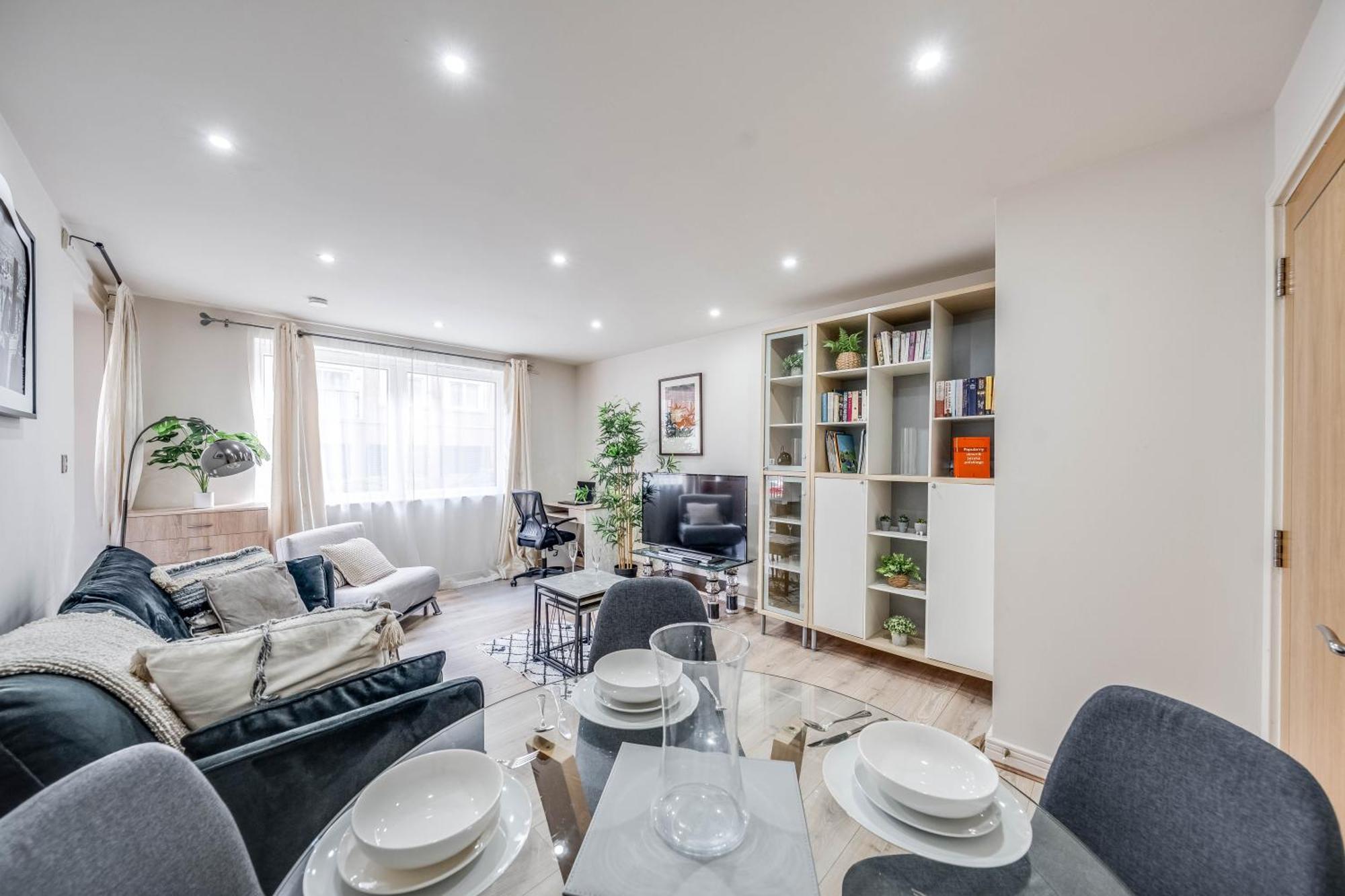 Canary Wharf O2 Excel Flat With Parking & Balcony *