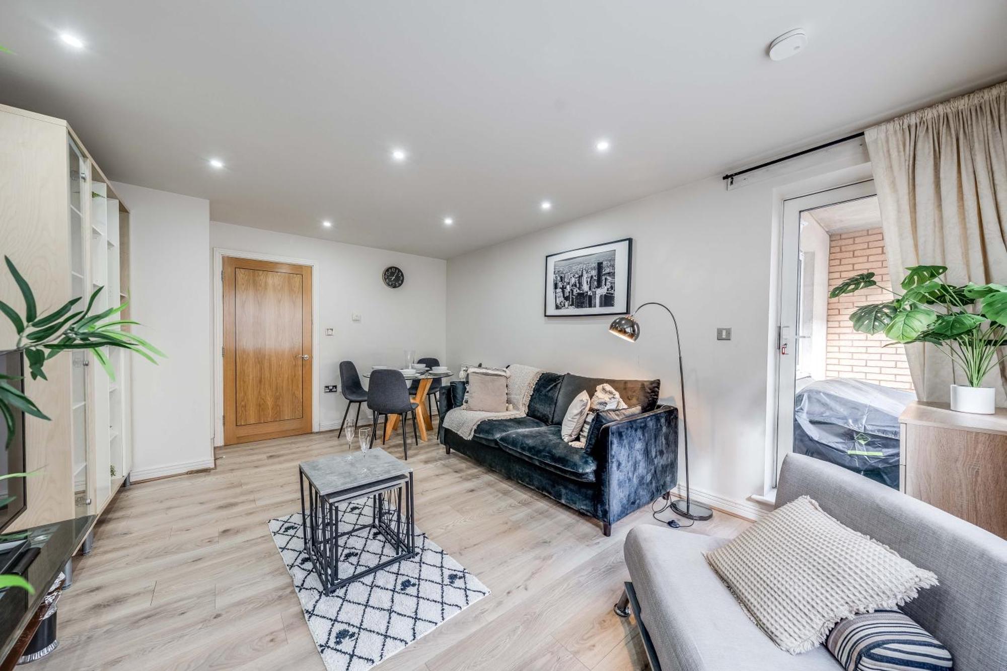 Canary Wharf O2 Excel Flat With Parking & Balcony Apartment