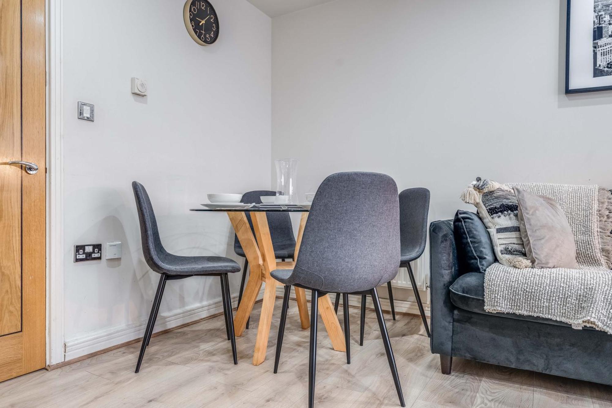 Canary Wharf O2 Excel Flat With Parking & Balcony Apartment London
