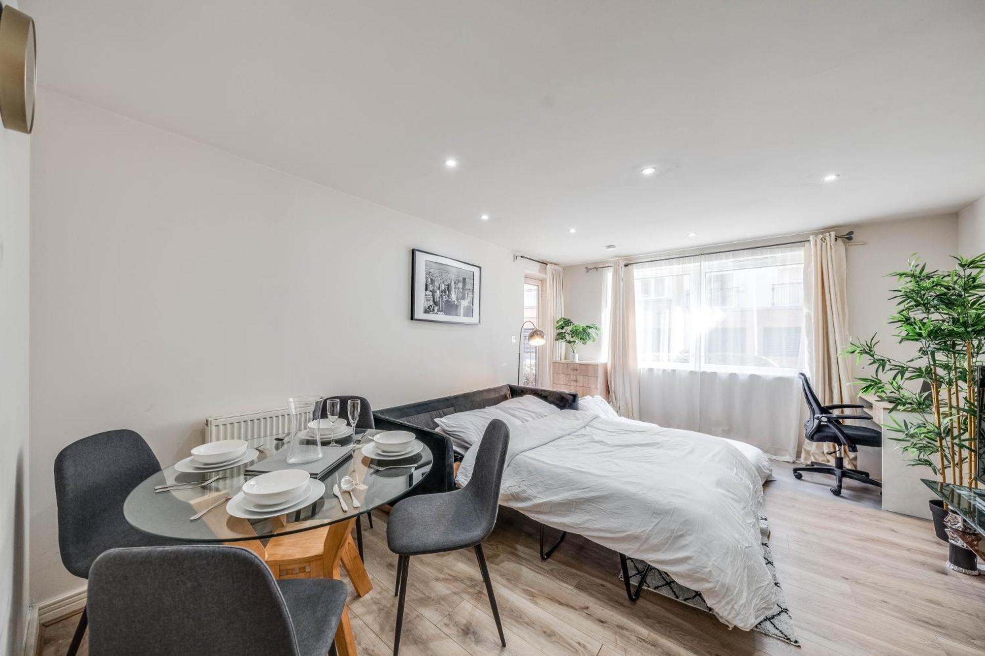 Canary Wharf O2 Excel Flat With Parking & Balcony * London