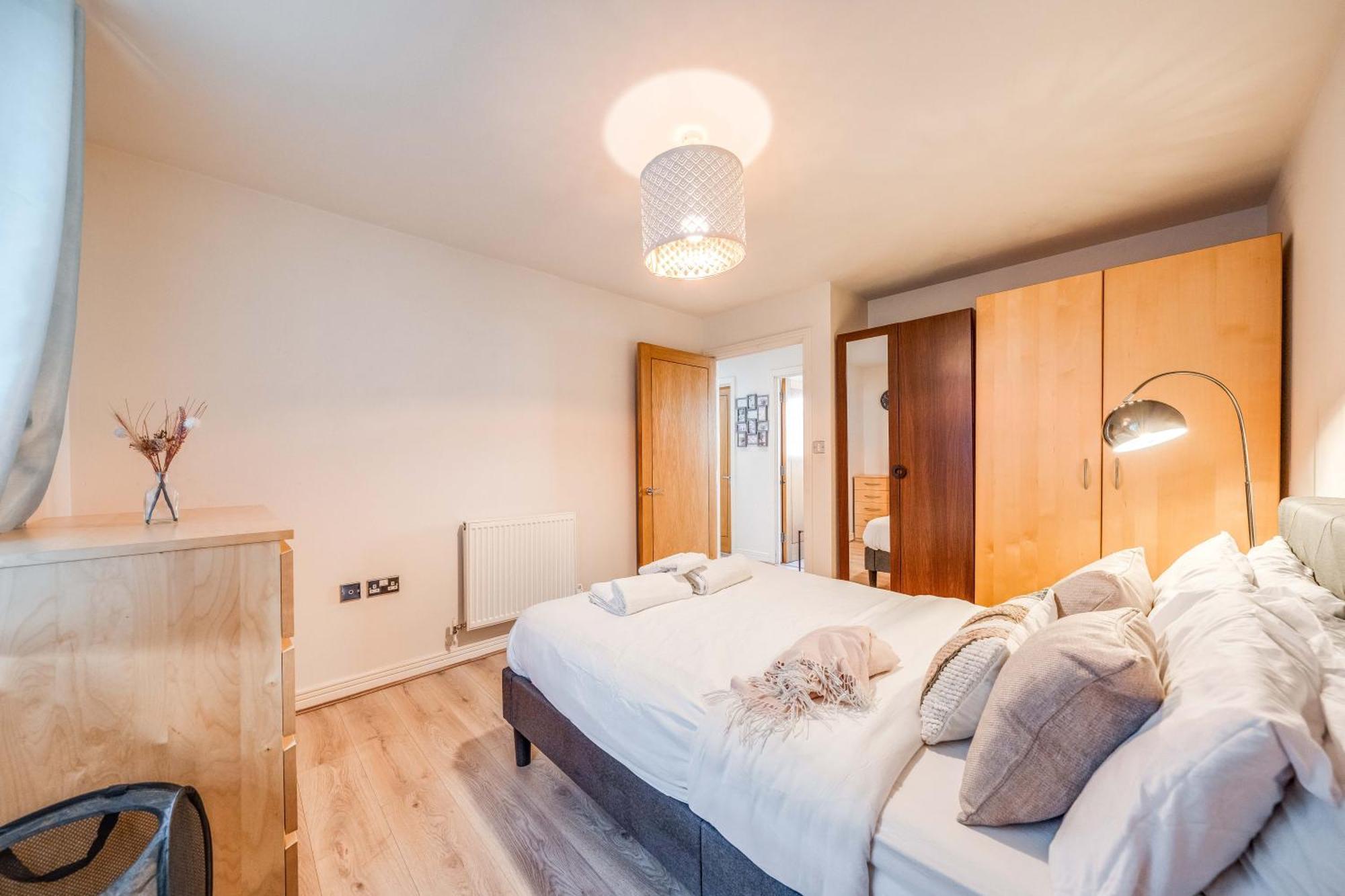 Canary Wharf O2 Excel Flat With Parking & Balcony