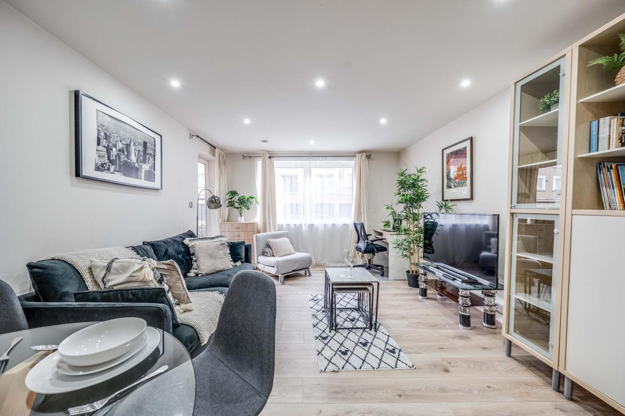 Canary Wharf O2 Excel Flat With Parking & Balcony Apartment London