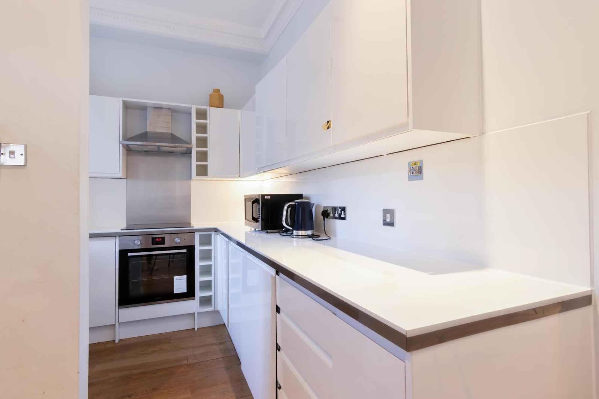 2 Bedroom Luxury Knightsbridge Apartment London
