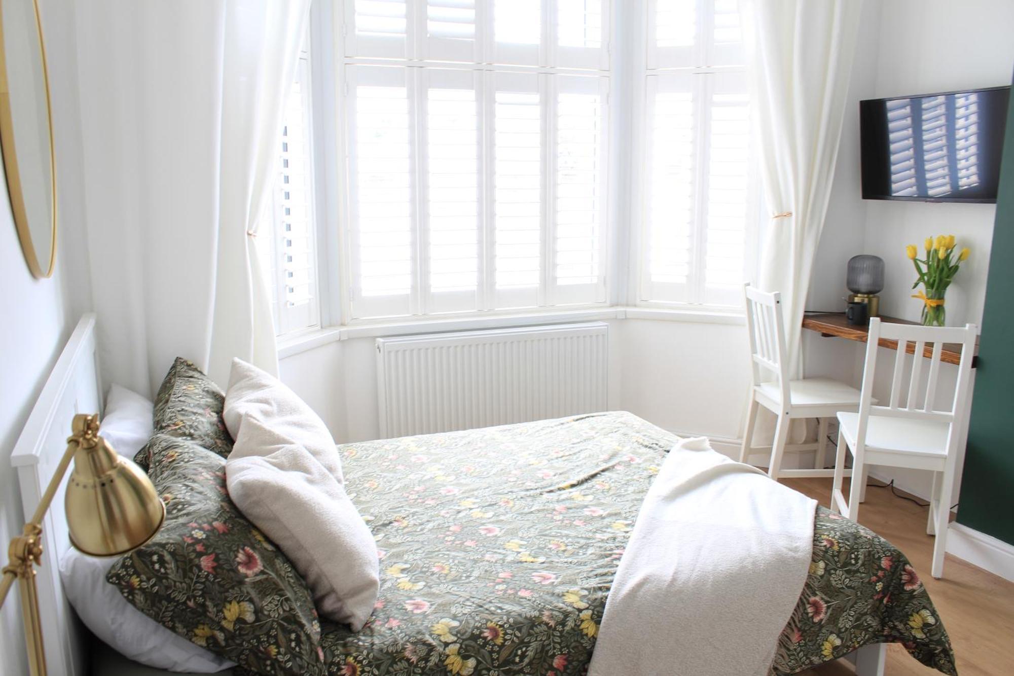 Private Toilet, 15 Min To London