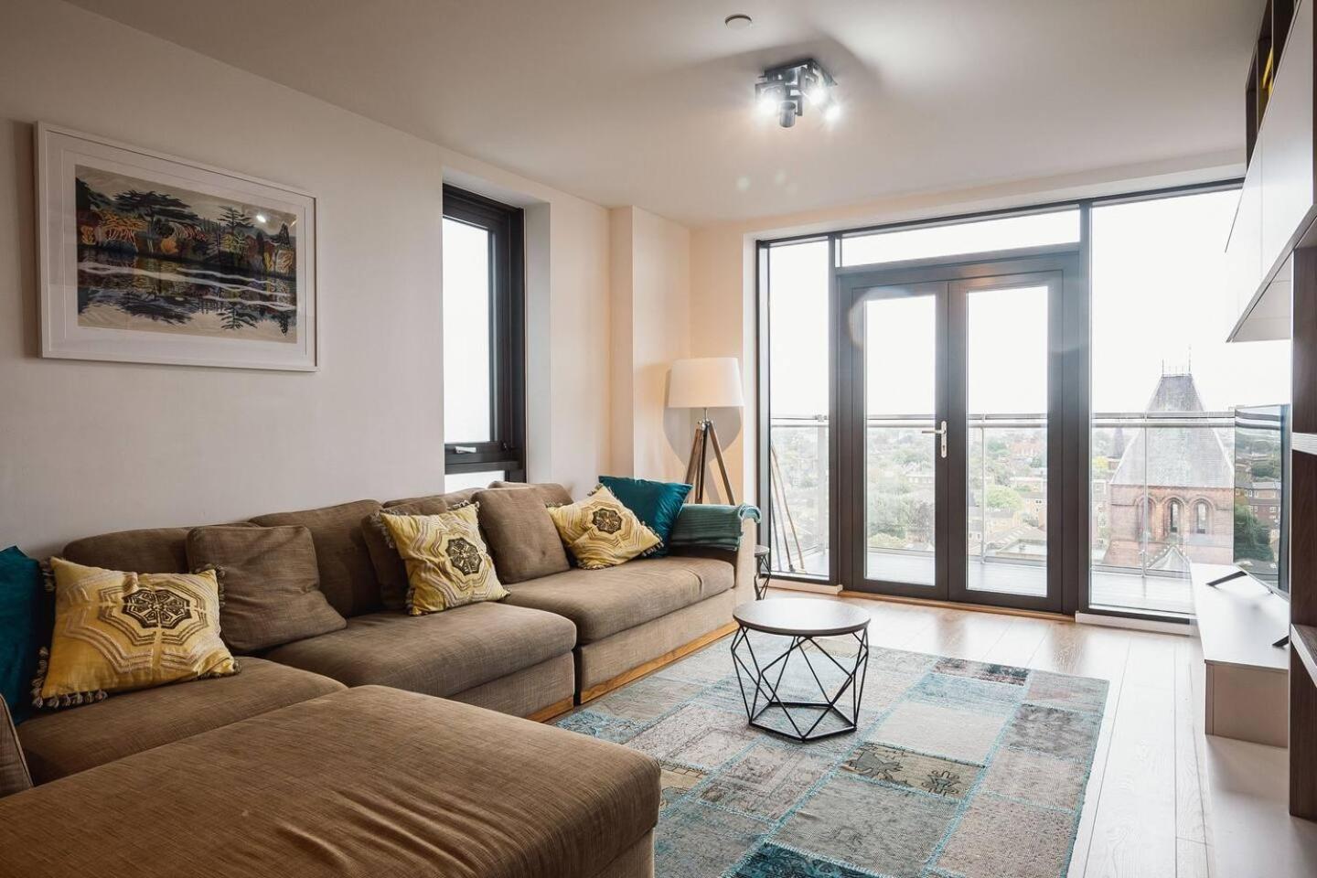 Appartement Pass The Keys 3 Bed 2 Bath With Stunning Views From The 8th Fl Londen