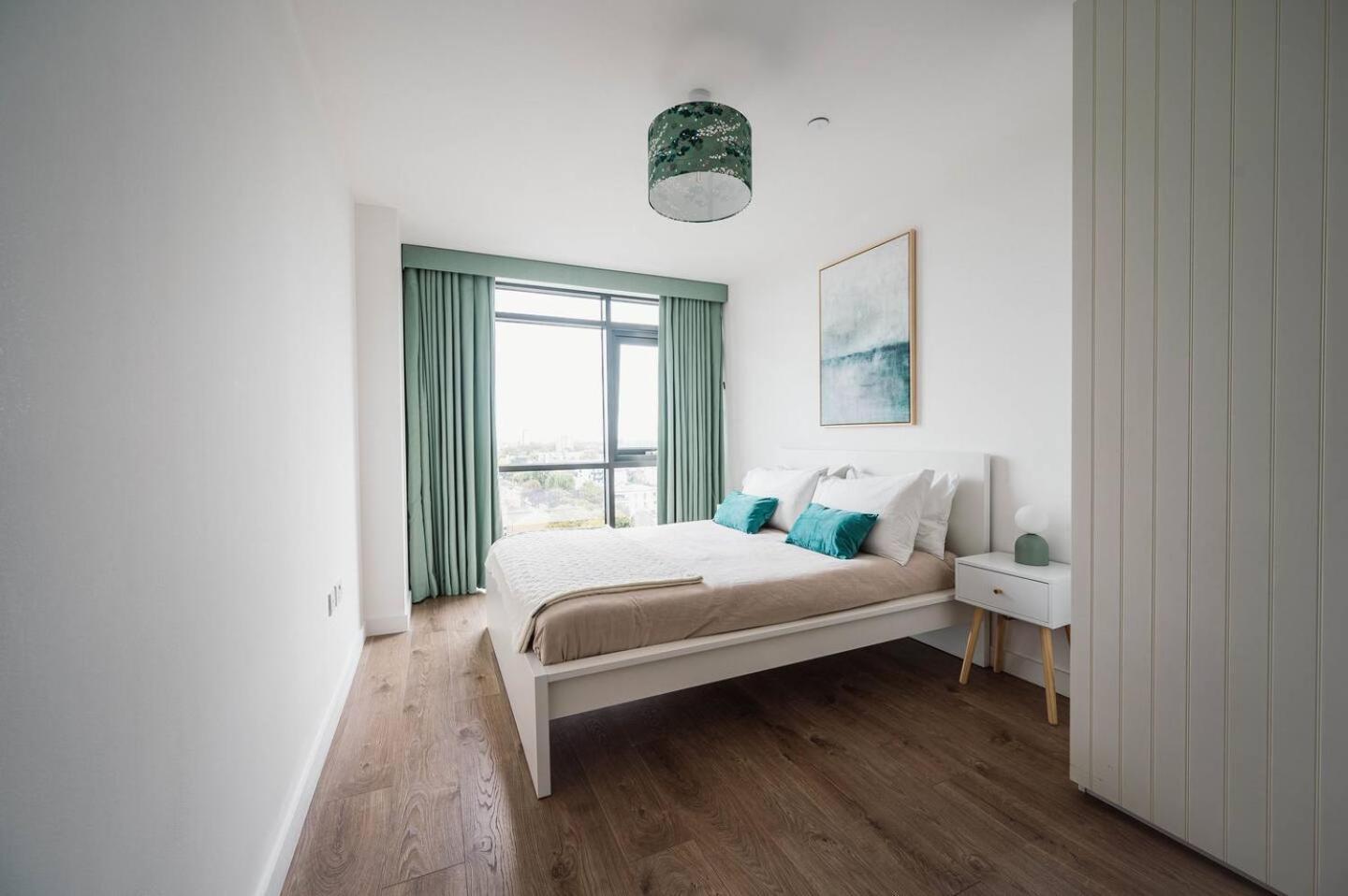 Pass The Keys 3 Bed 2 Bath With Stunning Views From The 8th Fl Appartement Londen