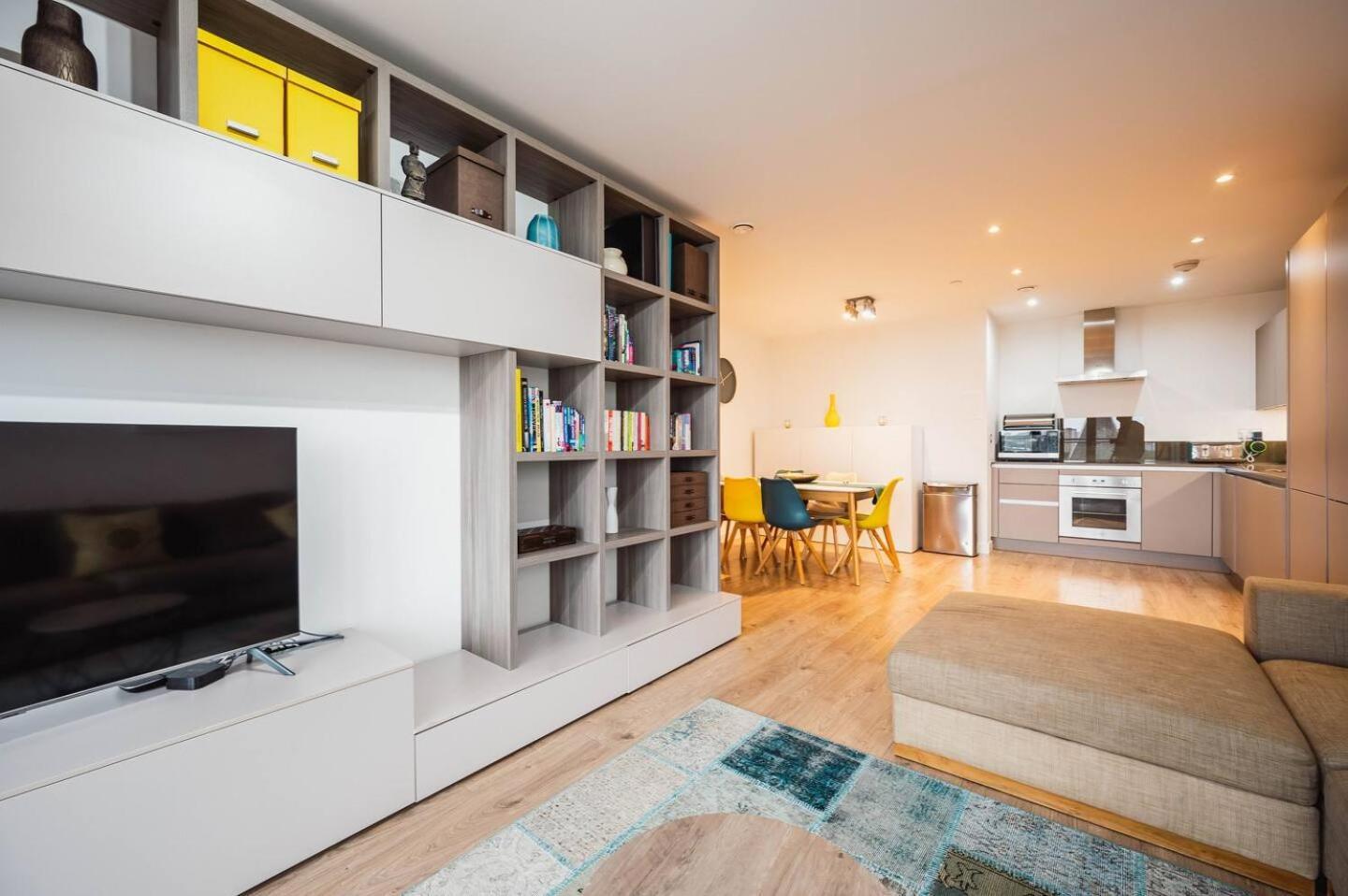 Pass The Keys 3 Bed 2 Bath With Stunning Views From The 8th Fl Appartement Londen