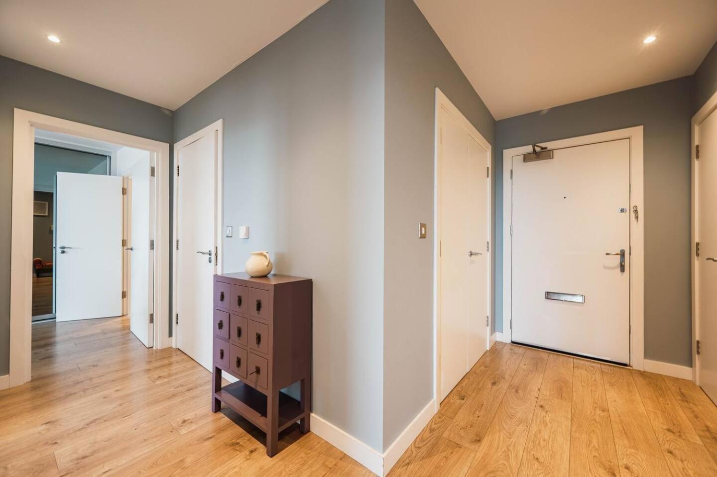Pass The Keys 3 Bed 2 Bath With Stunning Views From The 8th Fl * Londen