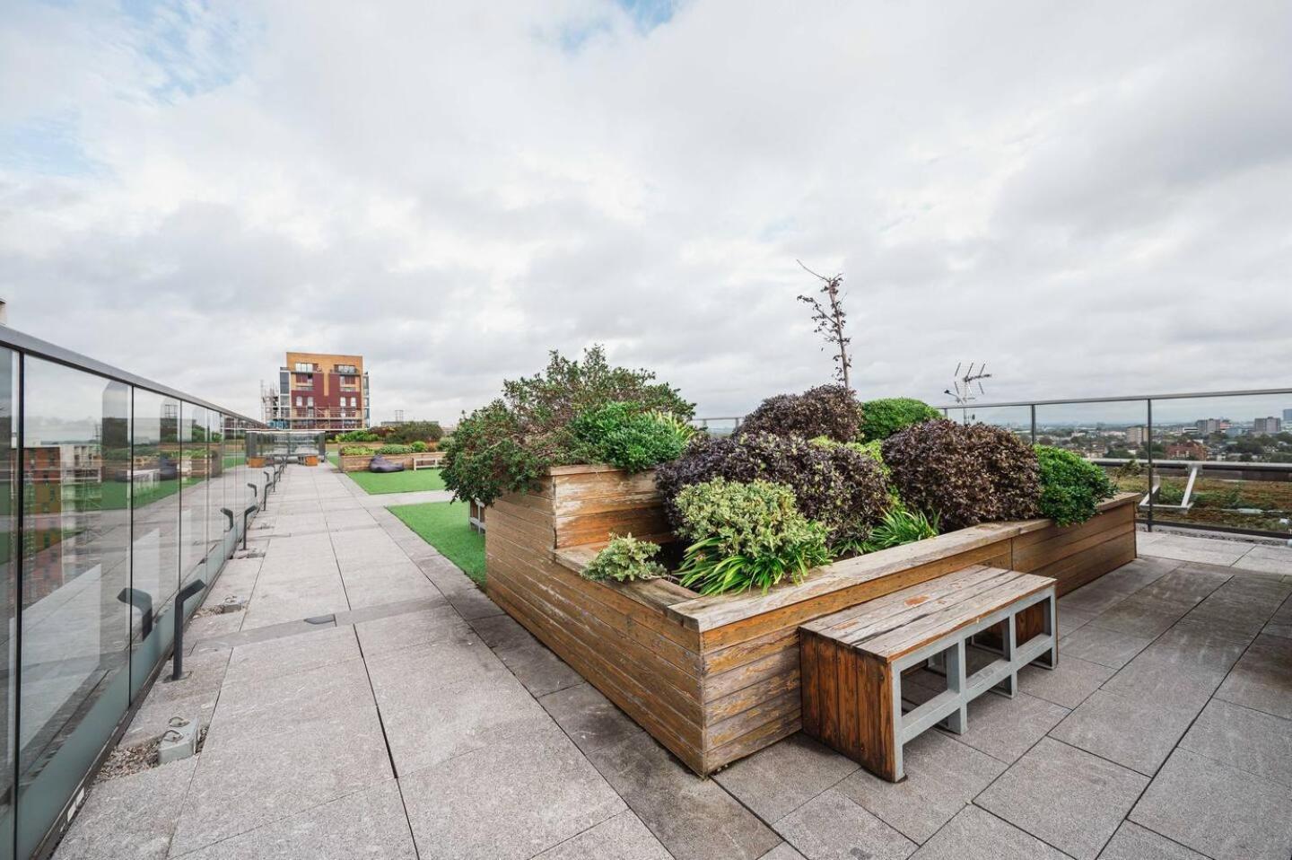 Pass The Keys 3 Bed 2 Bath With Stunning Views From The 8th Fl Londen