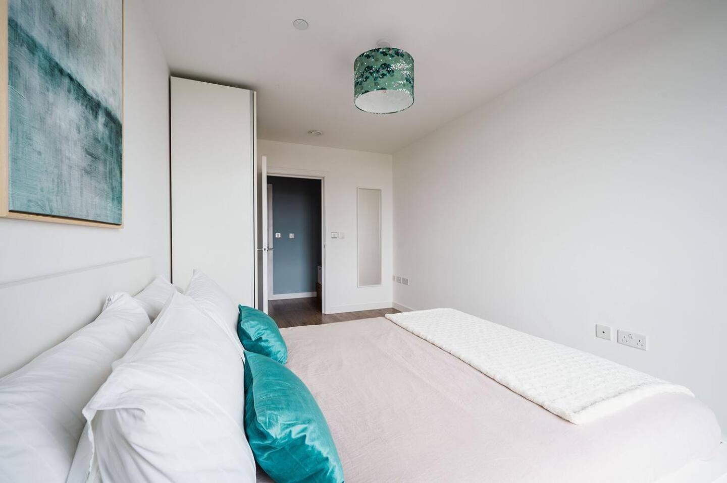 Pass The Keys 3 Bed 2 Bath With Stunning Views From The 8th Fl Londen