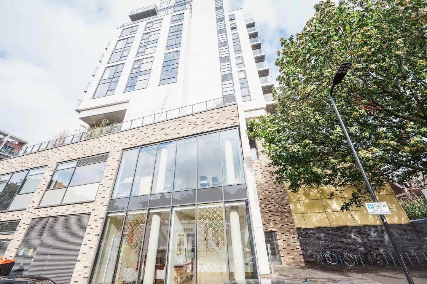 Pass The Keys 3 Bed 2 Bath With Stunning Views From The 8th Fl * Londen