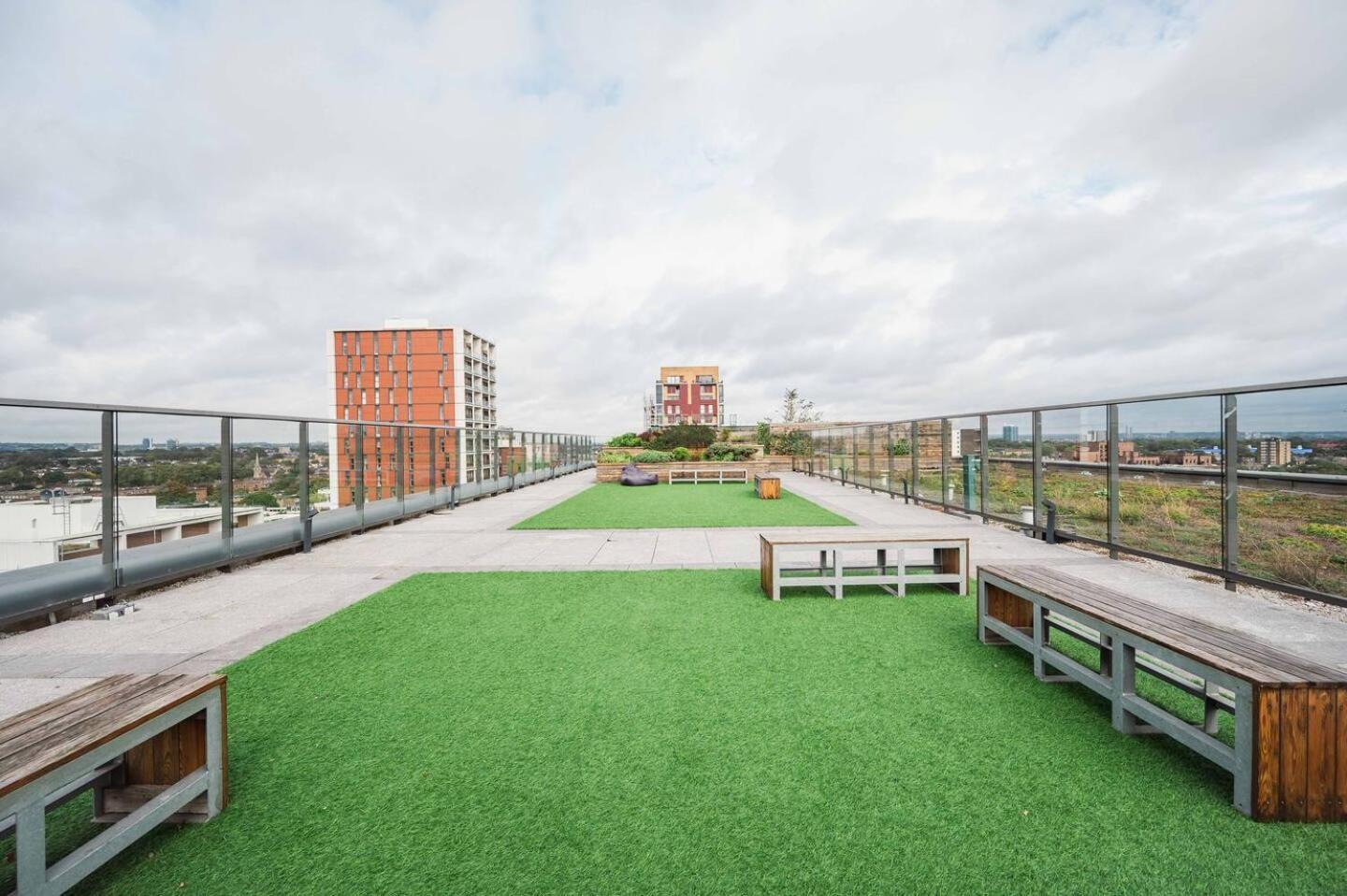 Pass The Keys 3 Bed 2 Bath With Stunning Views From The 8th Fl Appartement Londen