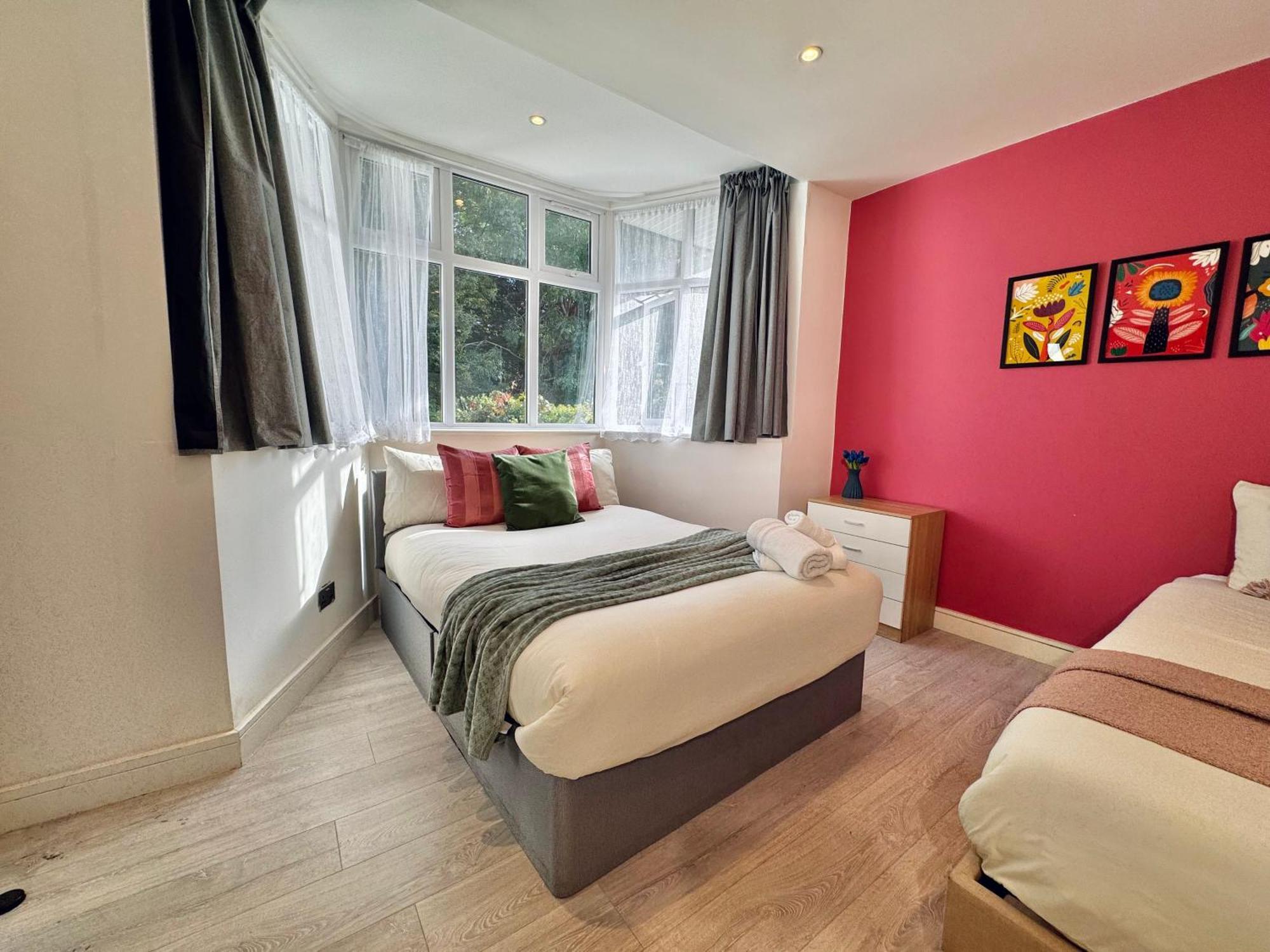 En-suites With Free Parking 30min To * London