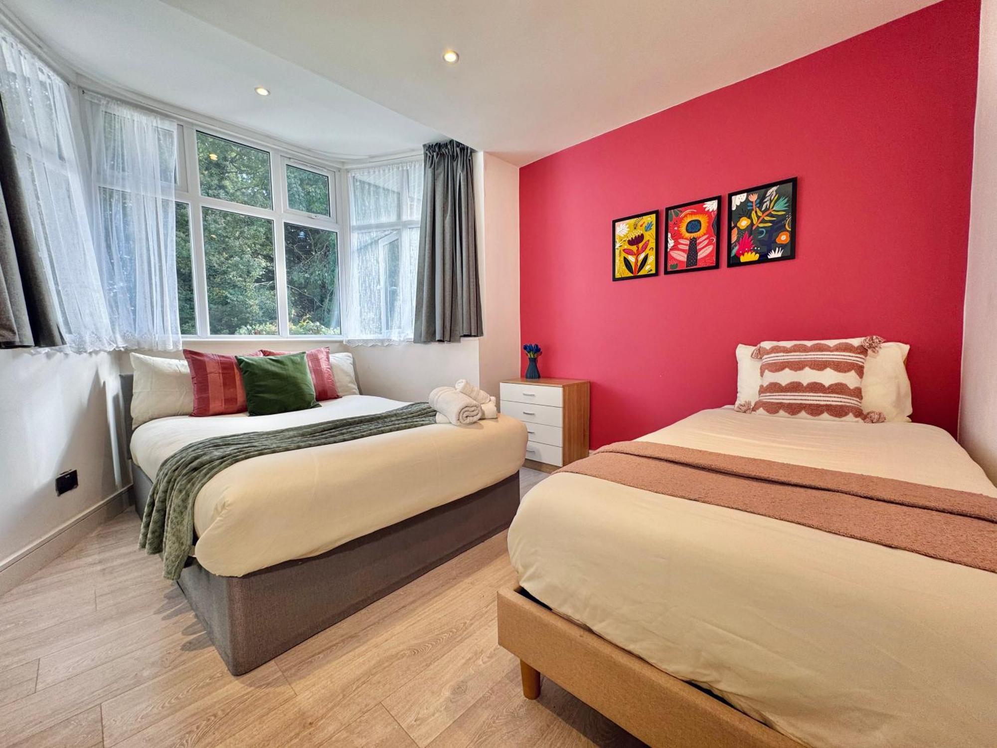 En-suites With Free Parking 30min To London