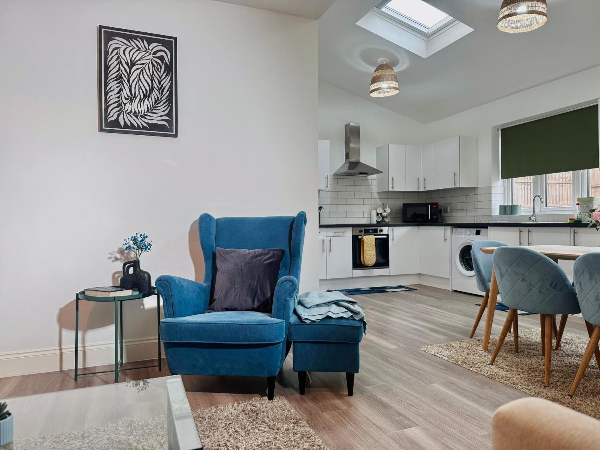 Cosy 1-bed Flat 30min To & Parking Apartment *
