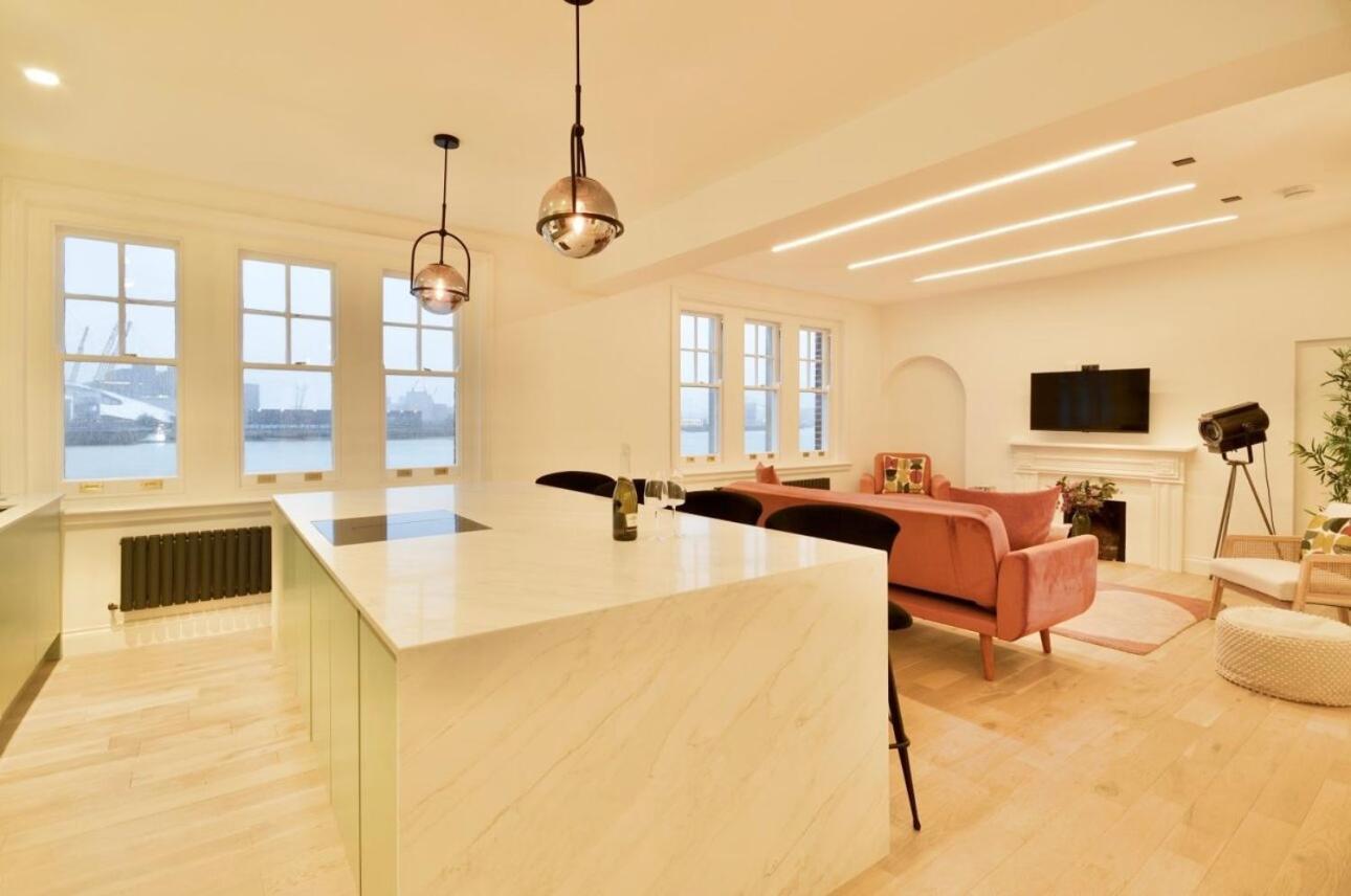 Newly Refurbished W/ River Views Lägenhet *