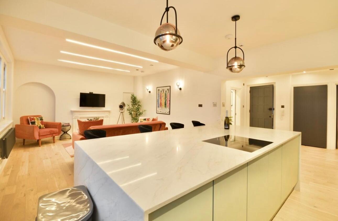 Lägenhet Newly Refurbished W/ River Views