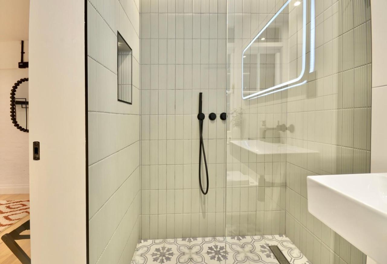 Lägenhet Newly Refurbished W/ River Views London