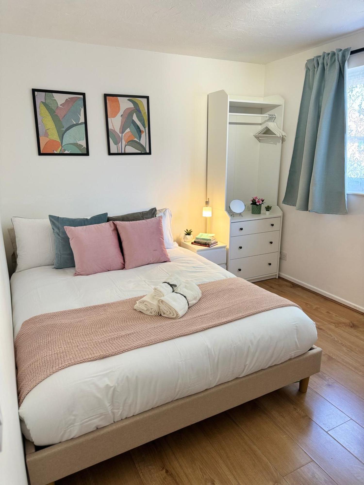 Tranquil 2 Bed Near Downtown & Free Parking * Londen