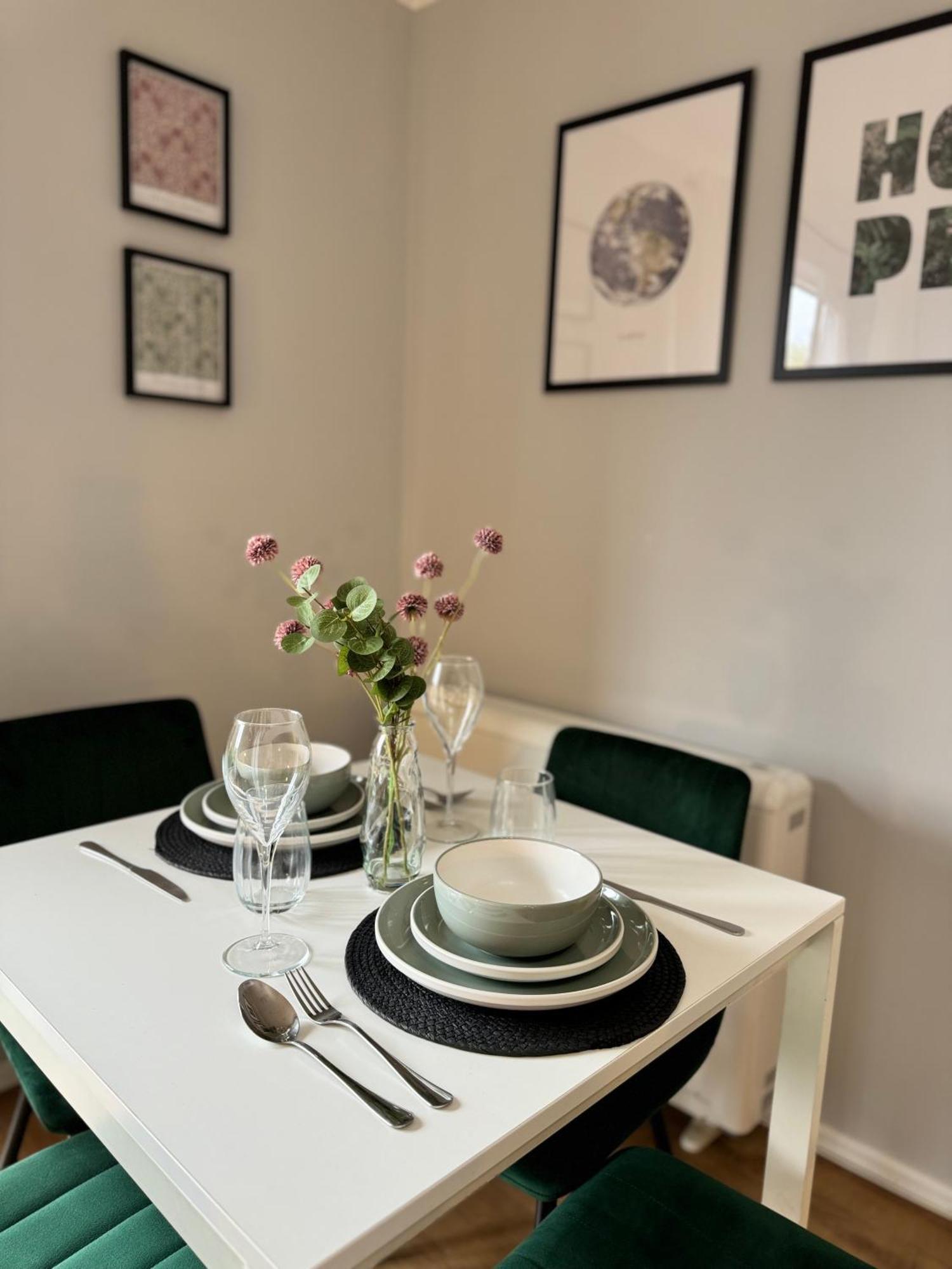 Tranquil 2 Bed Near Downtown & Free Parking * Londen