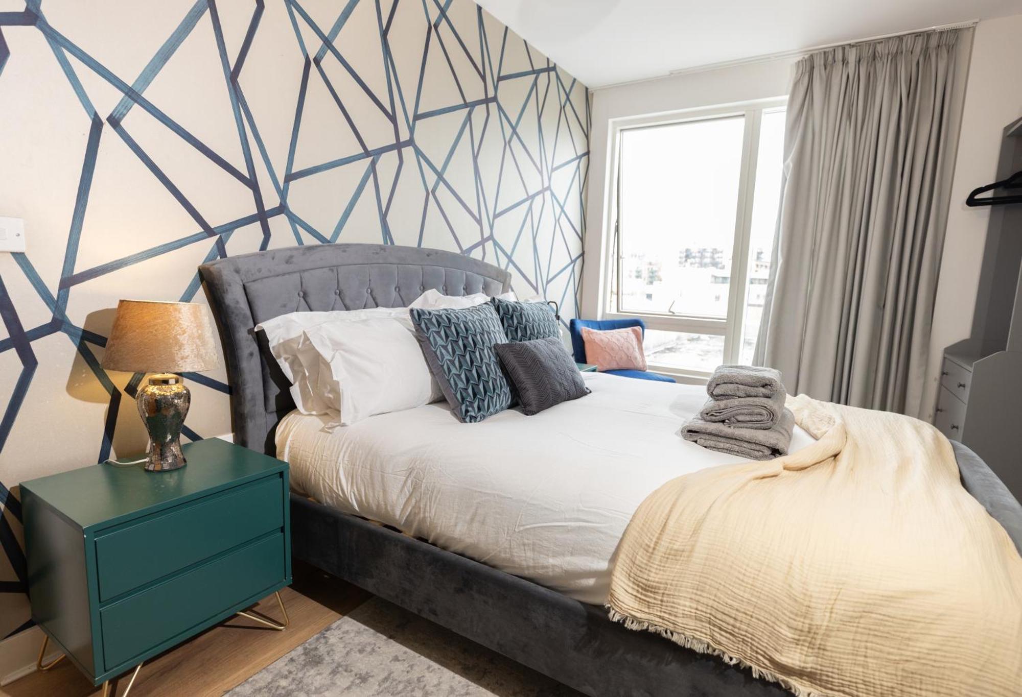Stylish 3 Bed Near Downtown & Free Parking Londres